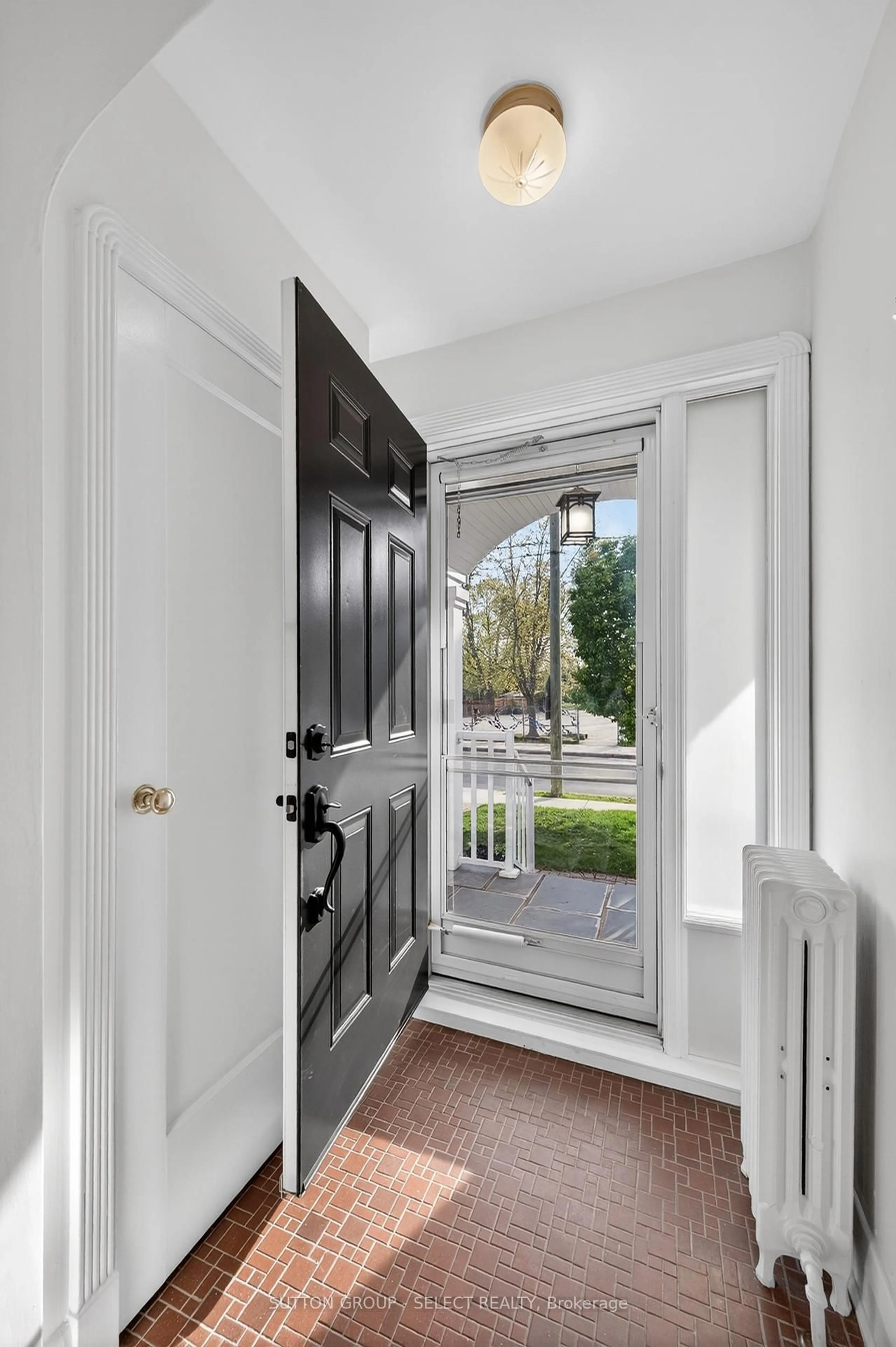 Indoor entryway for 298 Wortley Rd, London South Ontario N6C 3R5