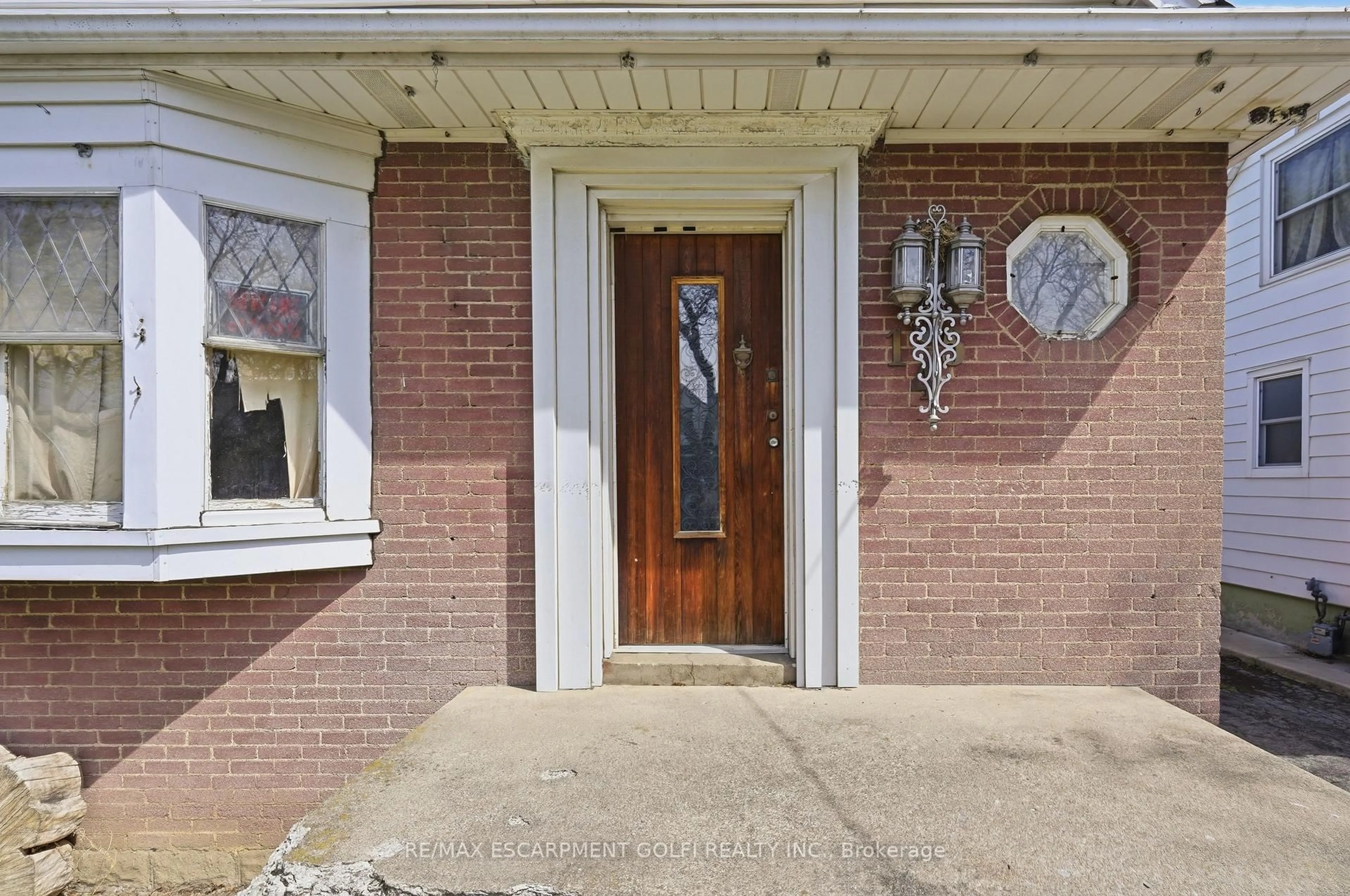 Indoor entryway for 145 AUBURN Ave, Hamilton Ontario L8K 3B3