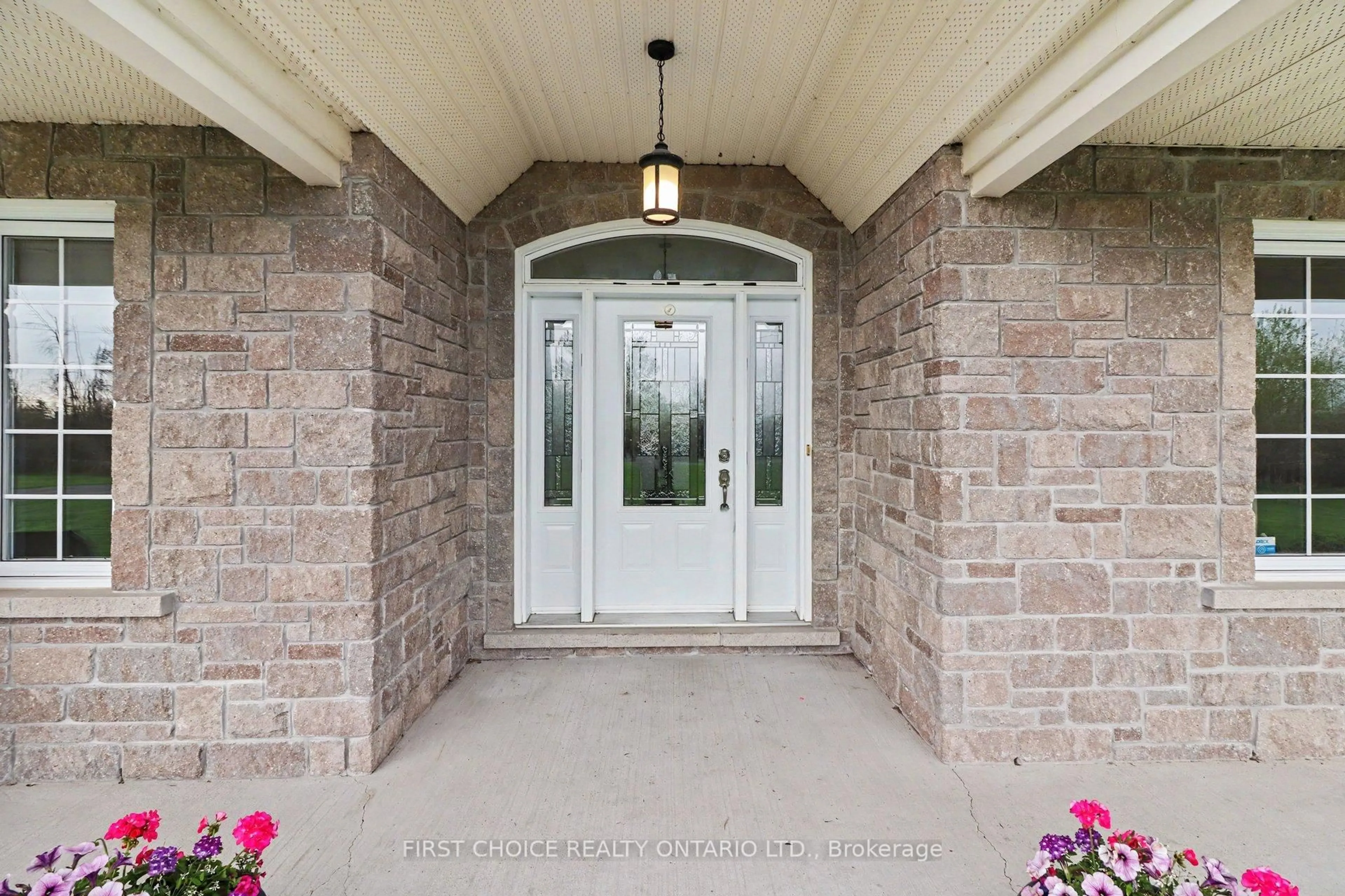 Indoor entryway for 200 Hughson Pl, Vars Ontario K0A 3H0