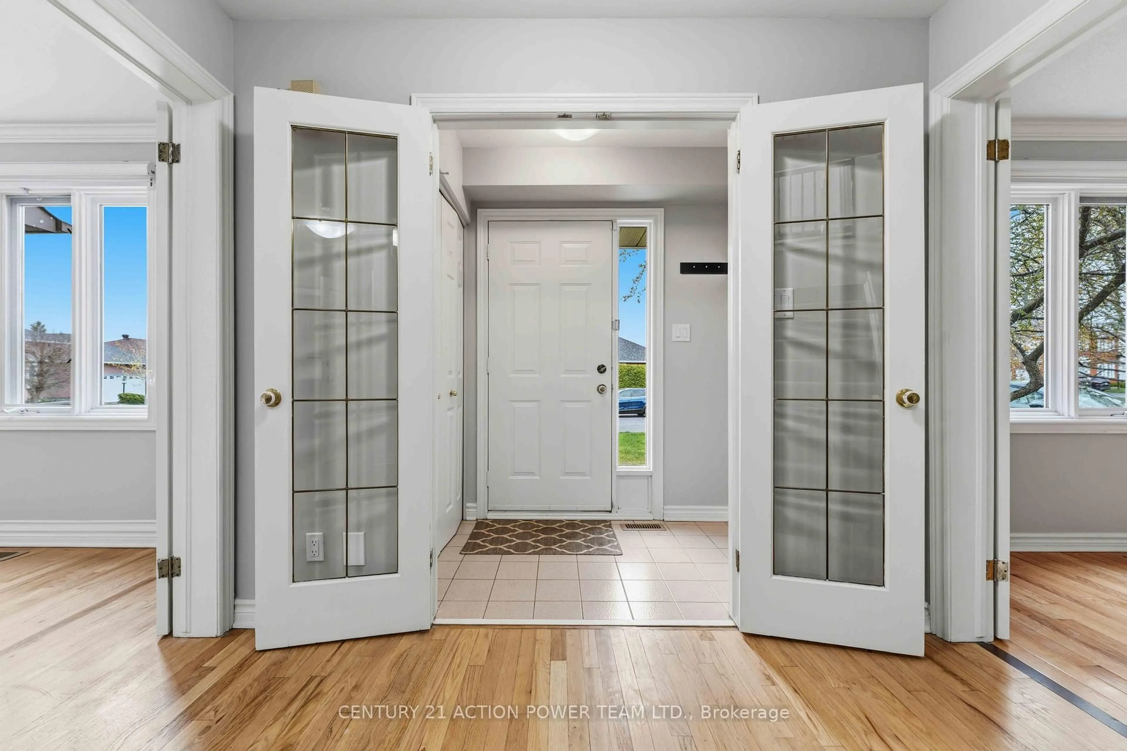 Indoor entryway for 24 Mika St, Stittsville Ontario K2S 1K8