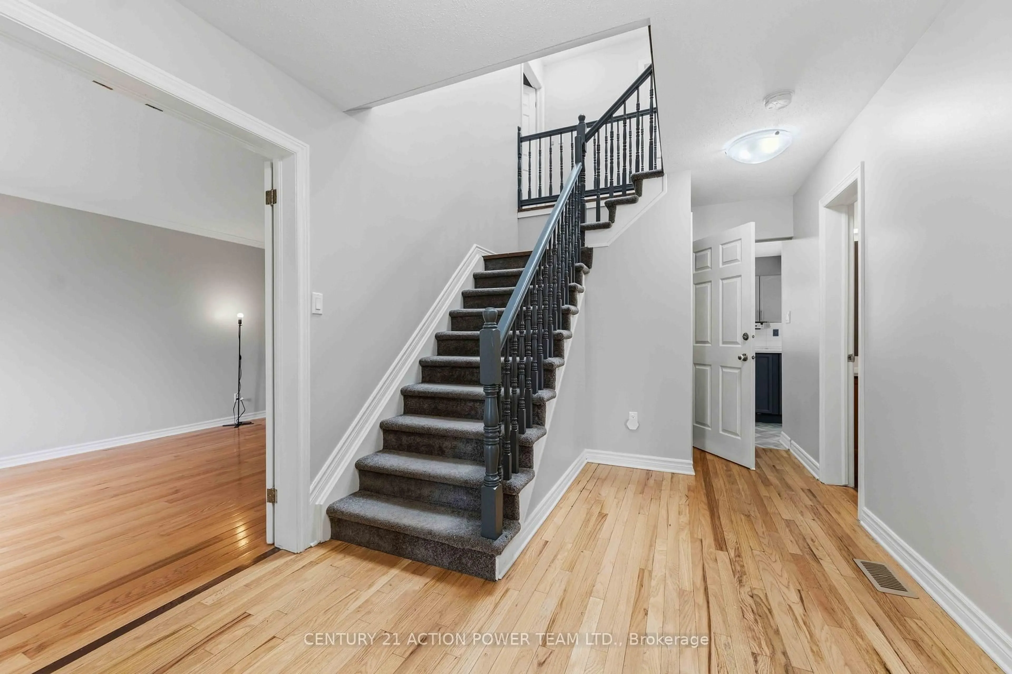 Stairs for 24 Mika St, Stittsville Ontario K2S 1K8