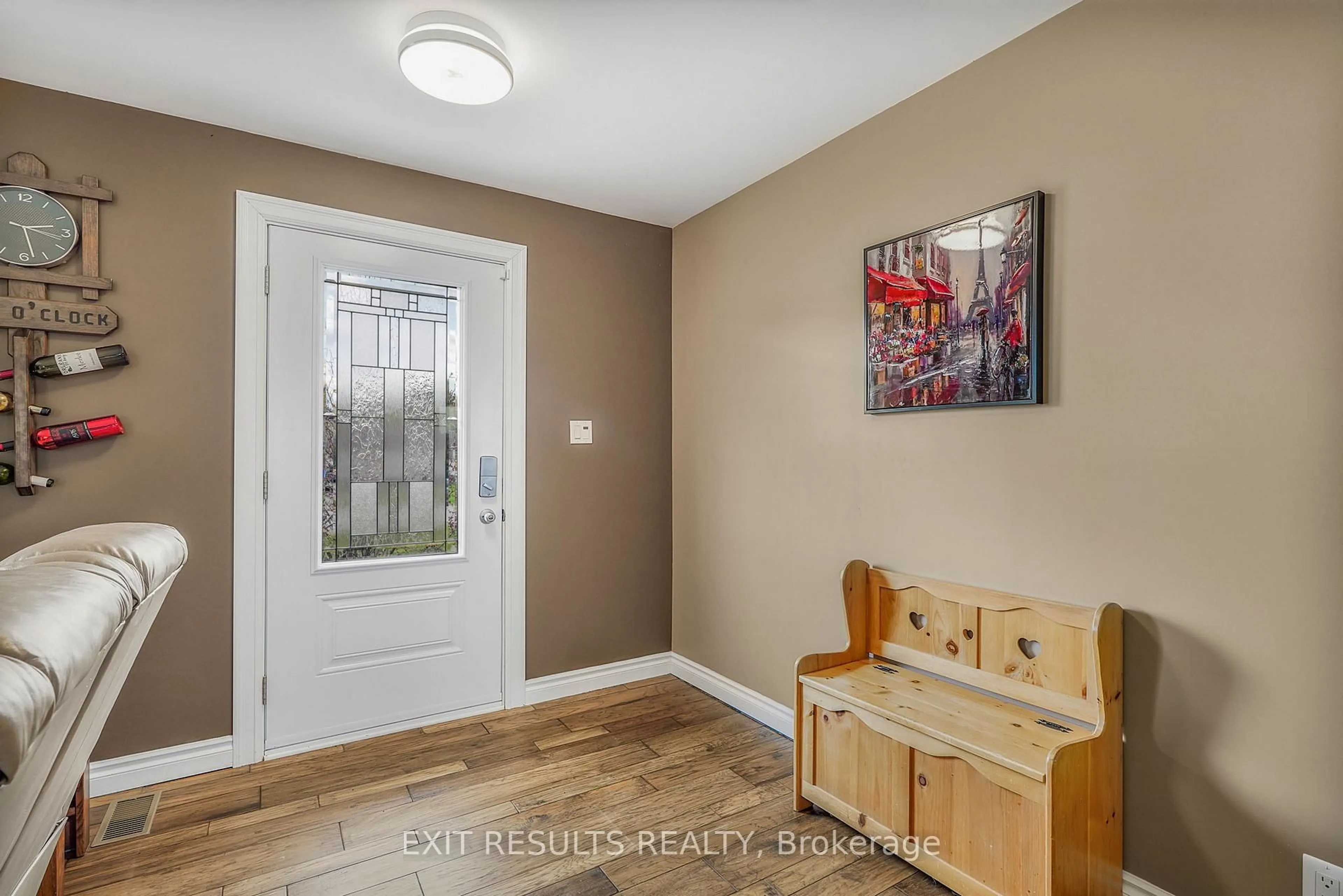 Indoor entryway for 20 Manitou St, The Nation Ontario K0A 1W0