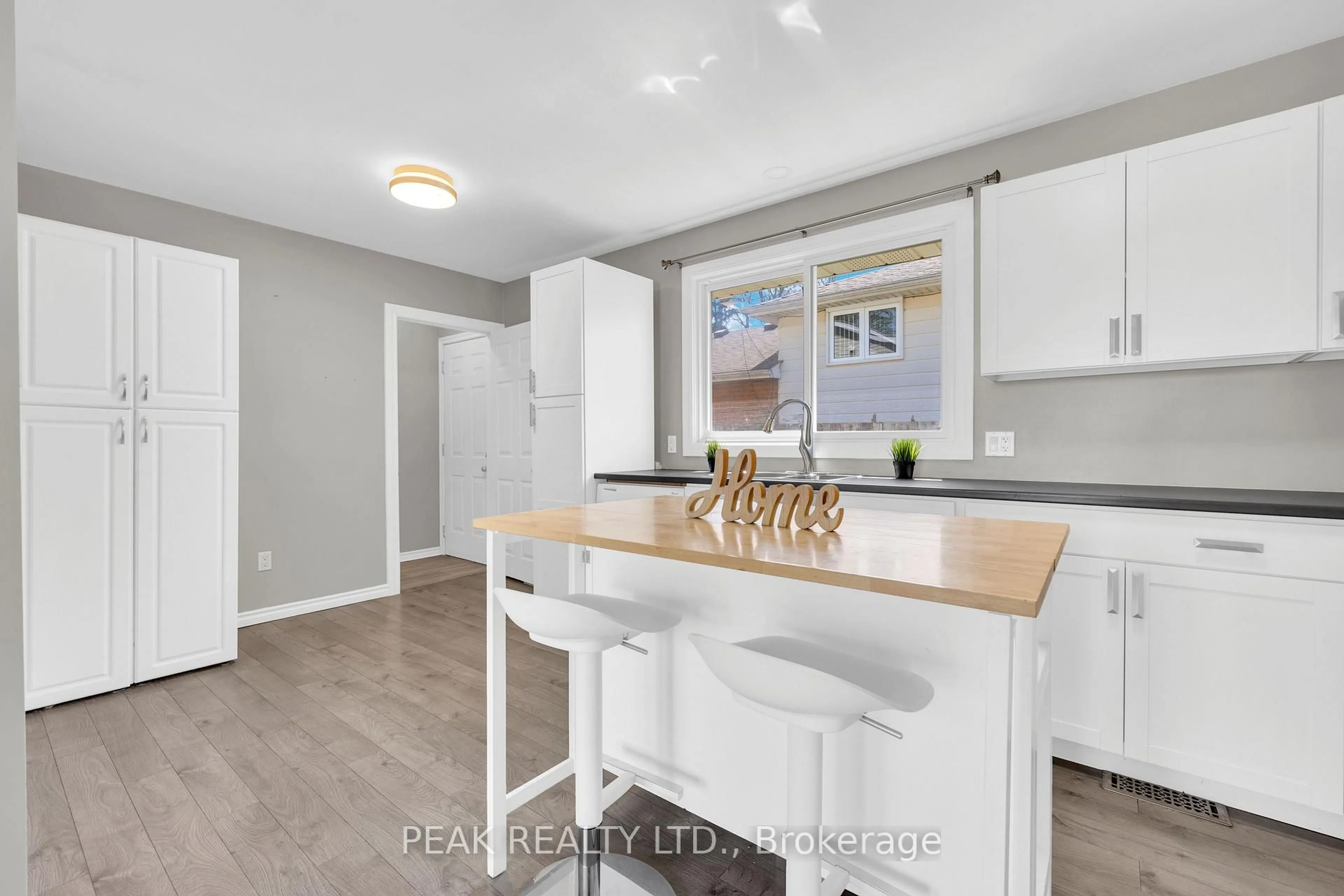 Open concept kitchen, wood/laminate floor for 3173 Sussex Crt, Windsor Ontario N8T 2C5