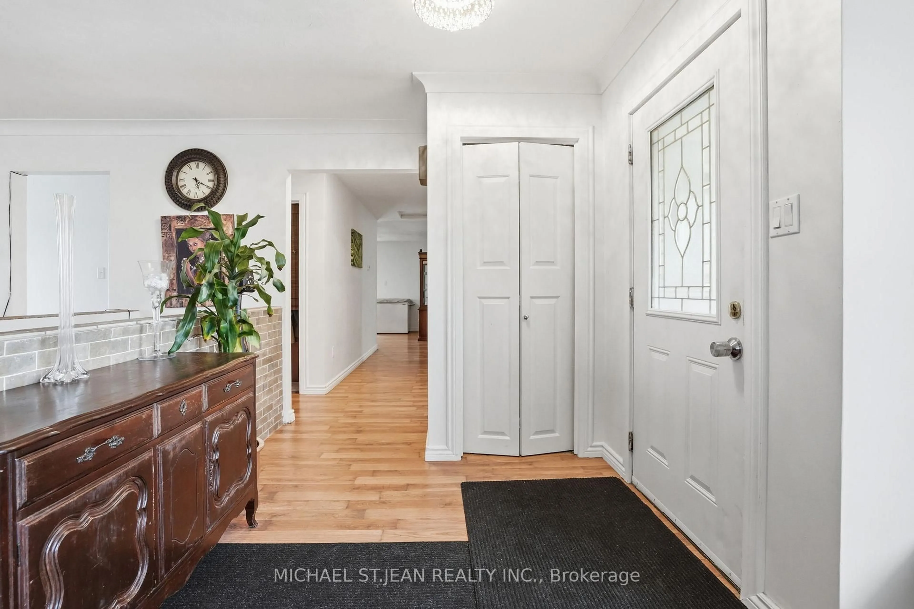 Indoor entryway for 2264 Regional Rd 55, Haldimand Ontario N0A 1H0