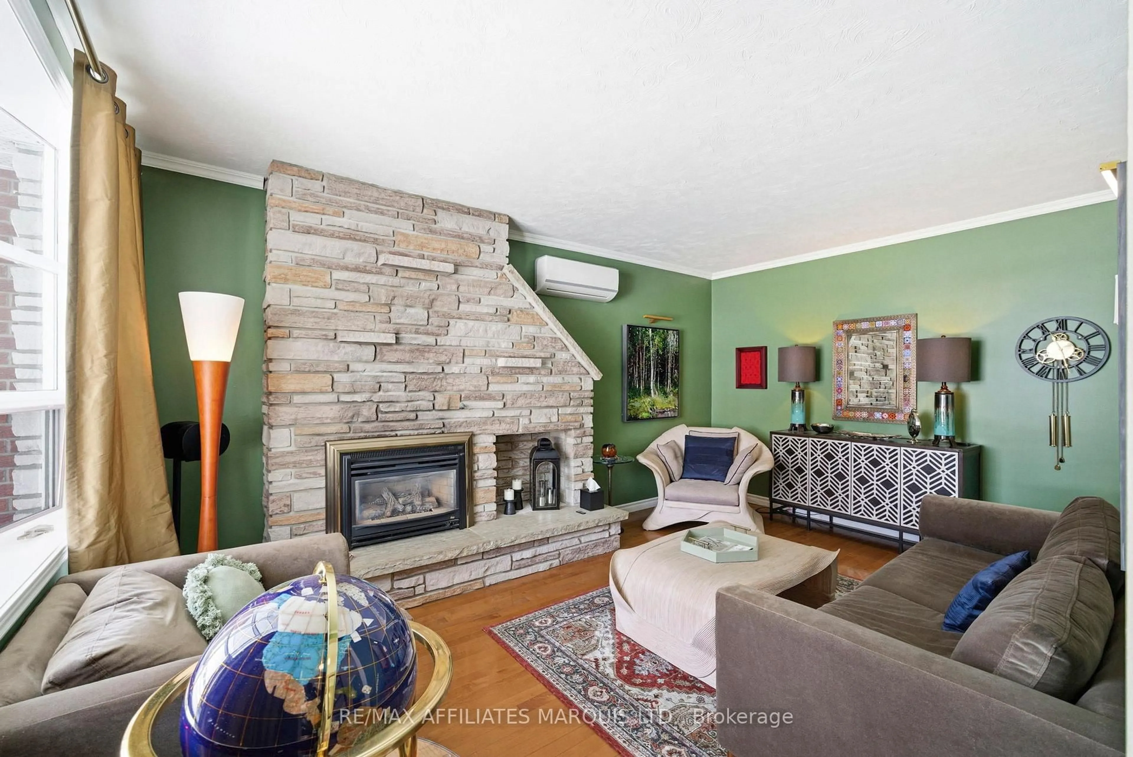 Living room with furniture, unknown for 530 Lynwood Dr, Cornwall Ontario K6H 5X5