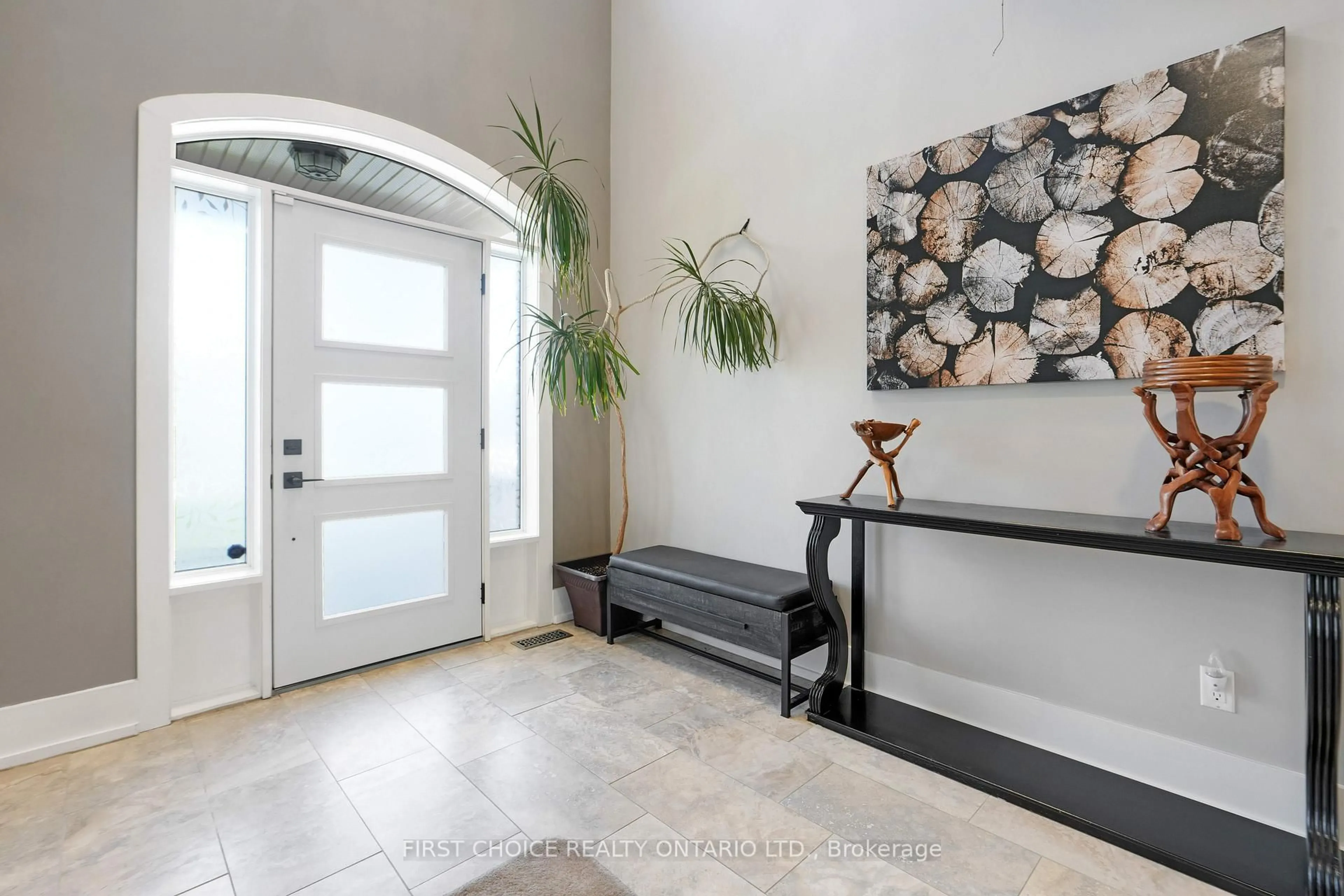 Indoor entryway for 38 Withrow Ave, Ottawa Ontario K2G 2H8