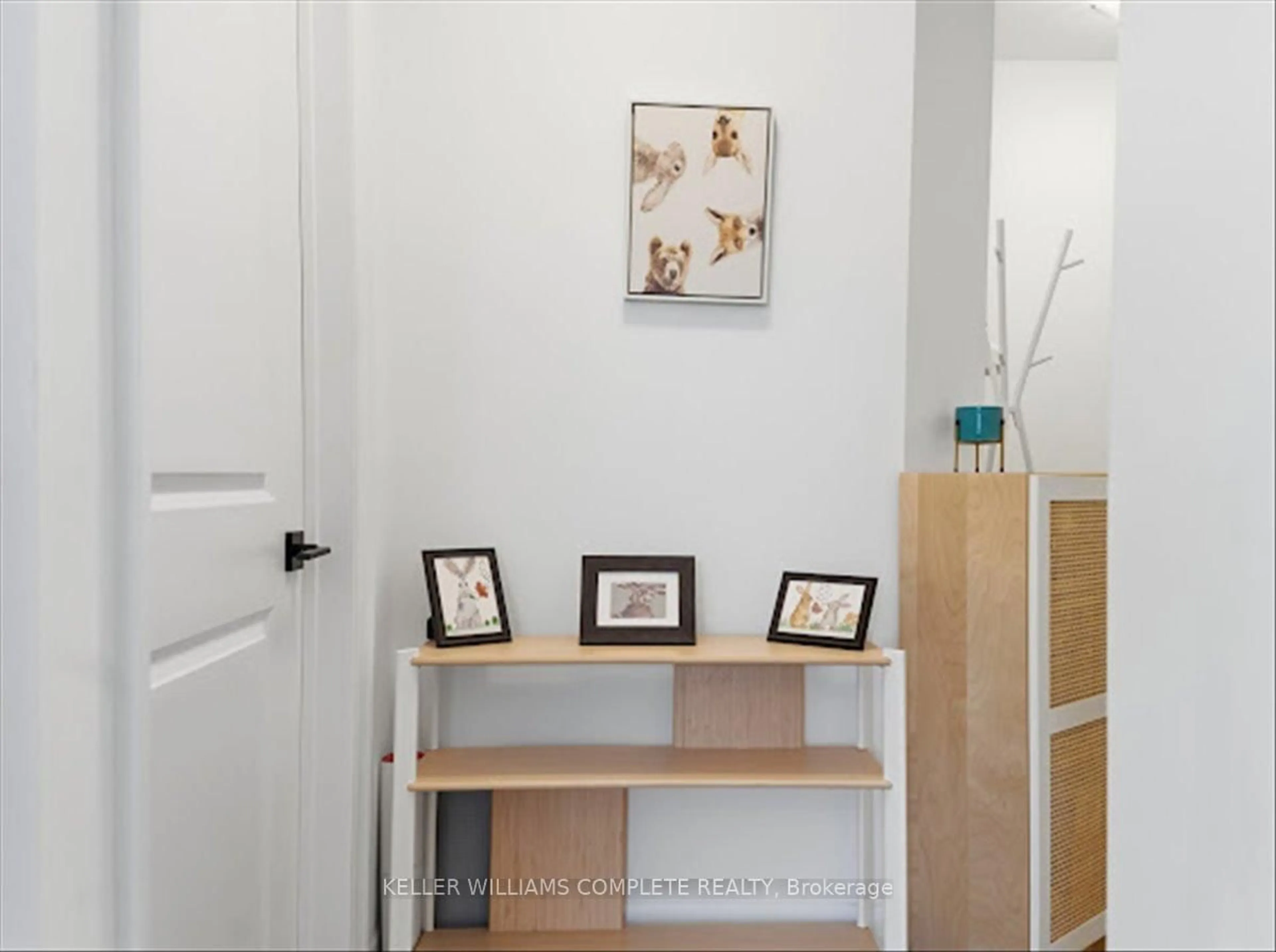 Indoor entryway for 460 Dundas St #1109, Hamilton Ontario L8B 2A5