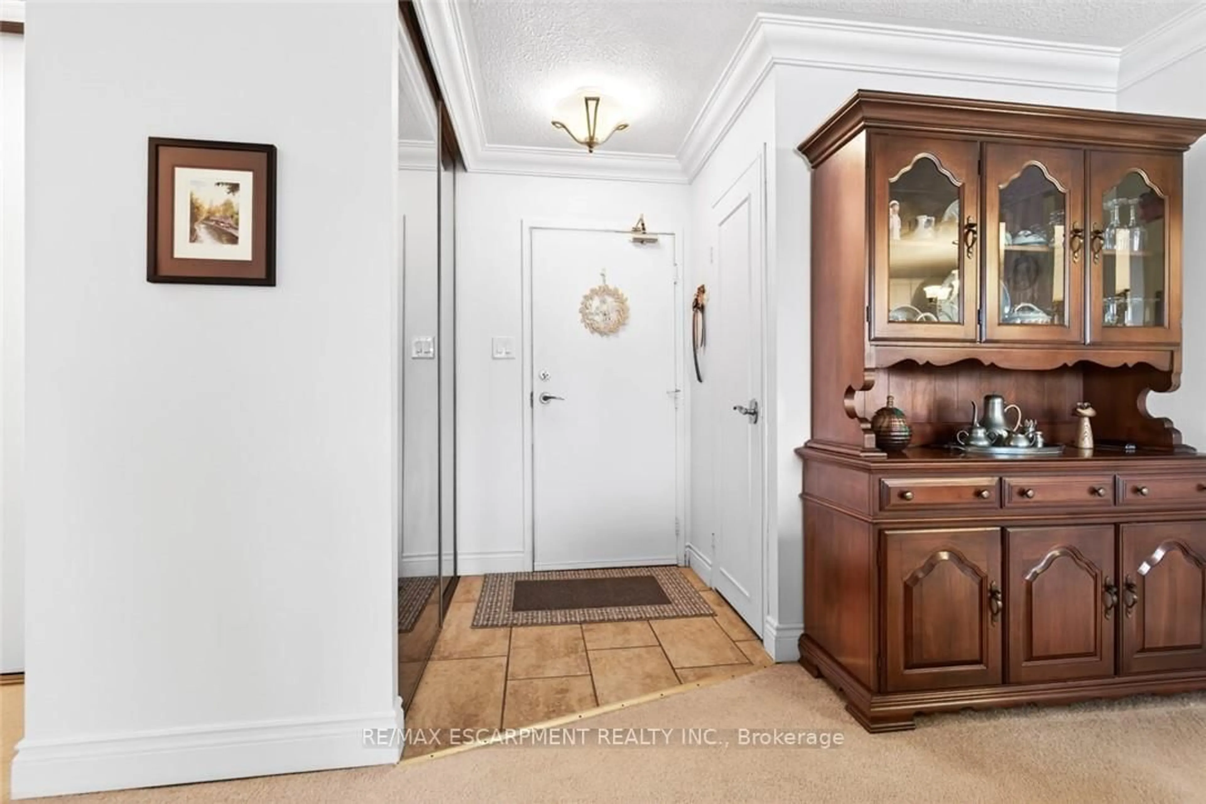 Indoor entryway for 500 Green Rd #310, Hamilton Ontario L8E 3M6