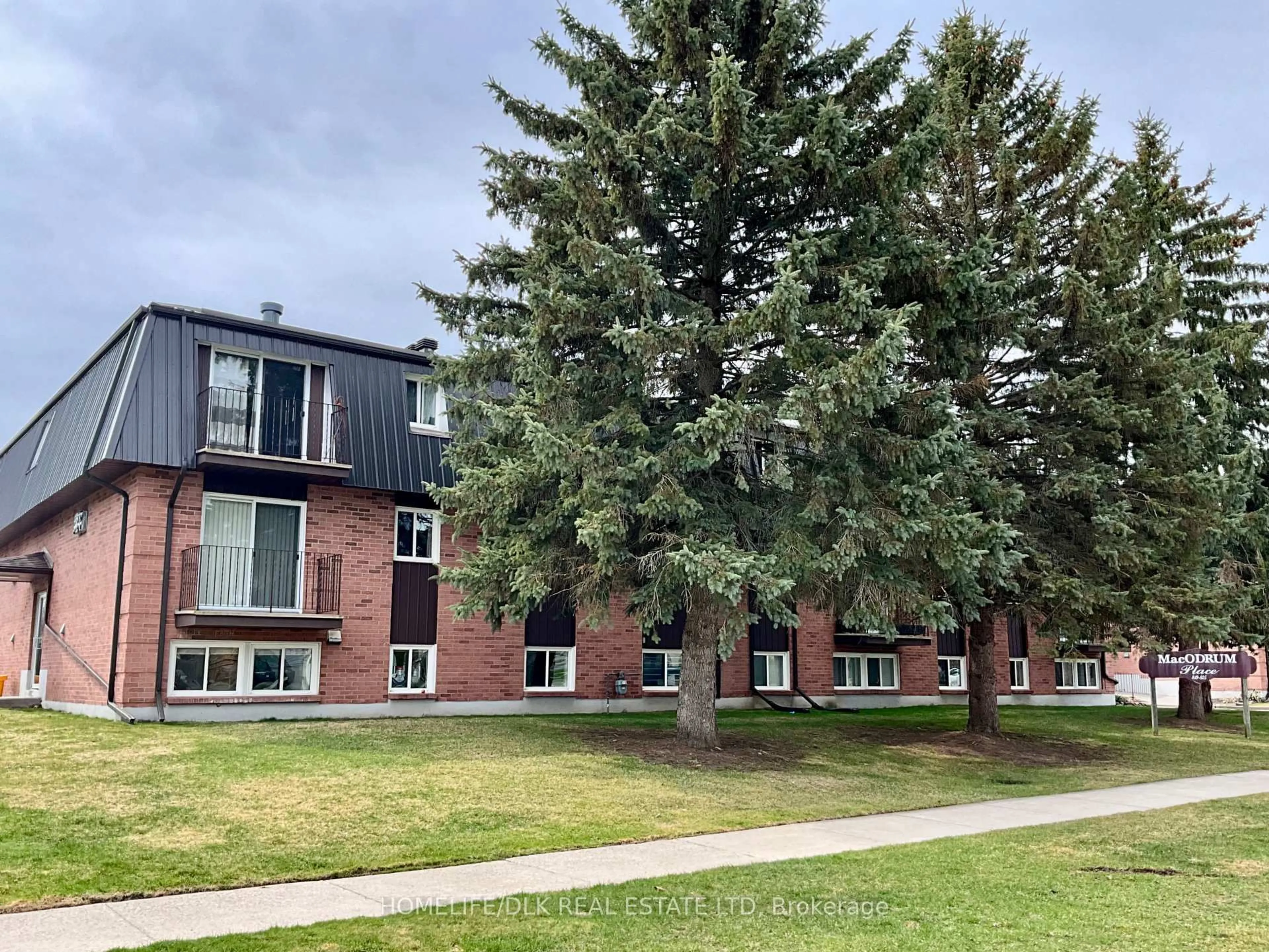 A pic from outside/outdoor area/front of a property/back of a property/a pic from drone, street for 819 Macodrum Dr #12, Brockville Ontario K6V 6P6