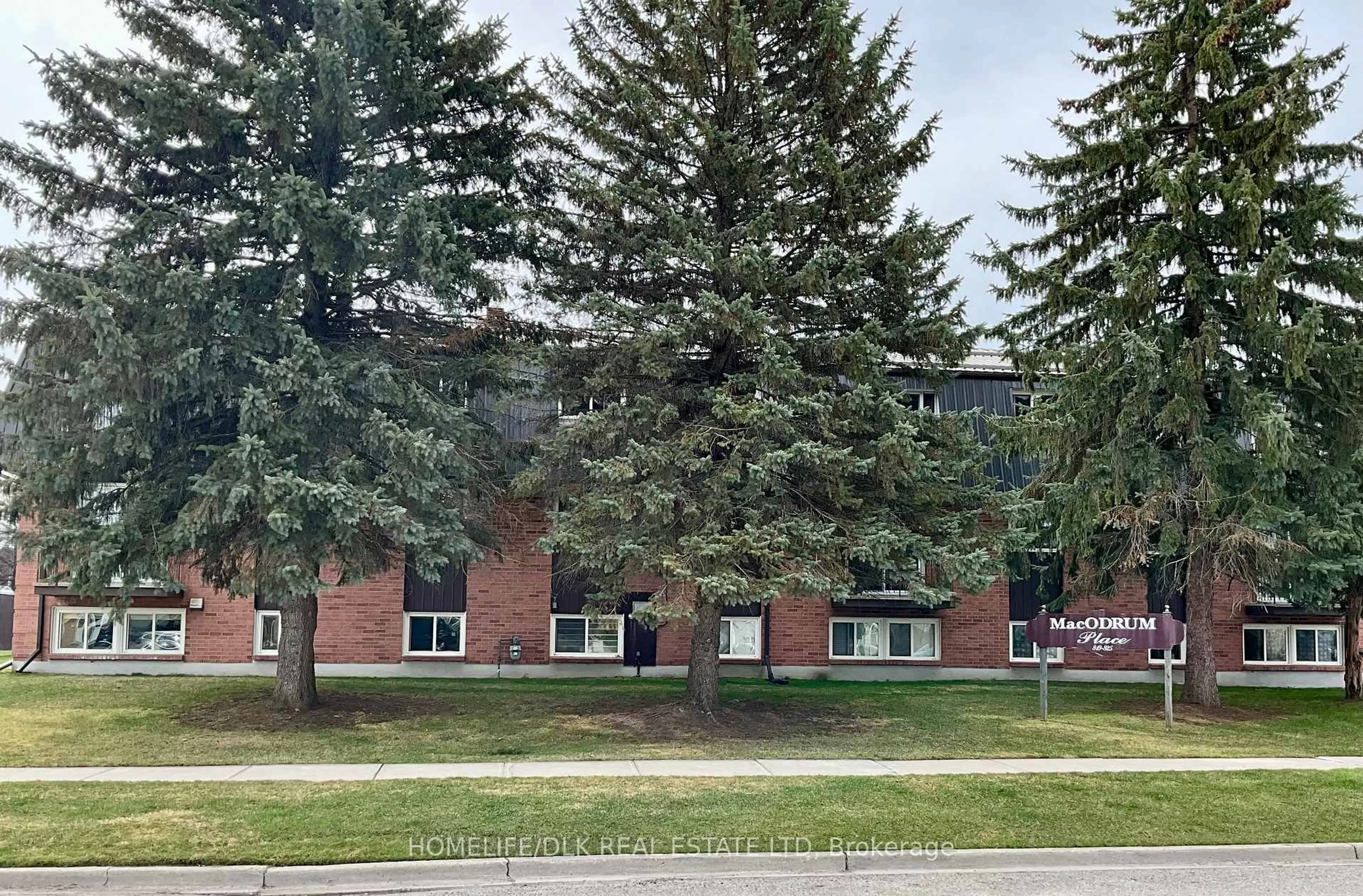 A pic from outside/outdoor area/front of a property/back of a property/a pic from drone, unknown for 819 Macodrum Dr #12, Brockville Ontario K6V 6P6