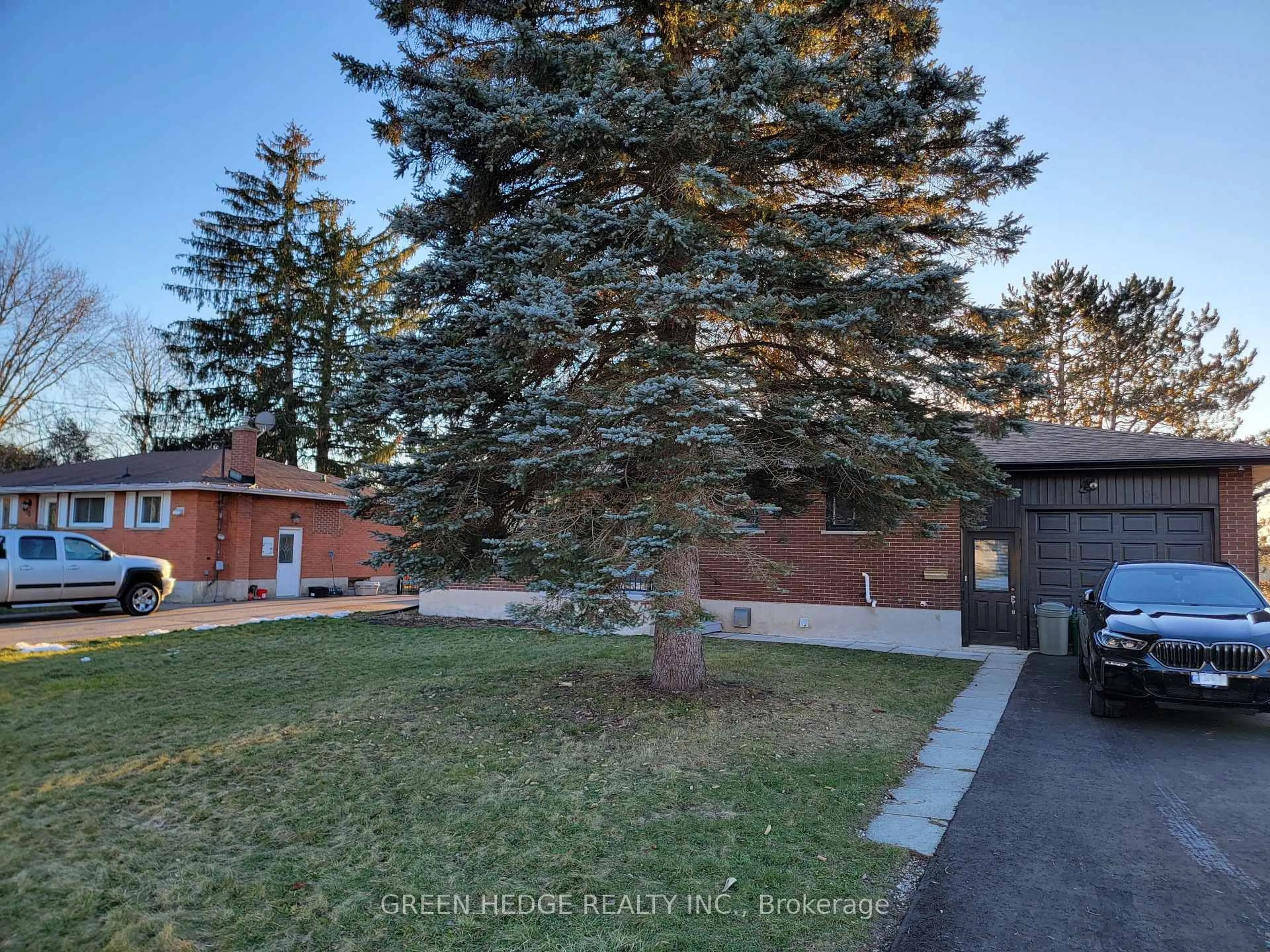 A pic from outside/outdoor area/front of a property/back of a property/a pic from drone, street for 34 Stanley Ave, Kitchener Ontario N2K 1C5