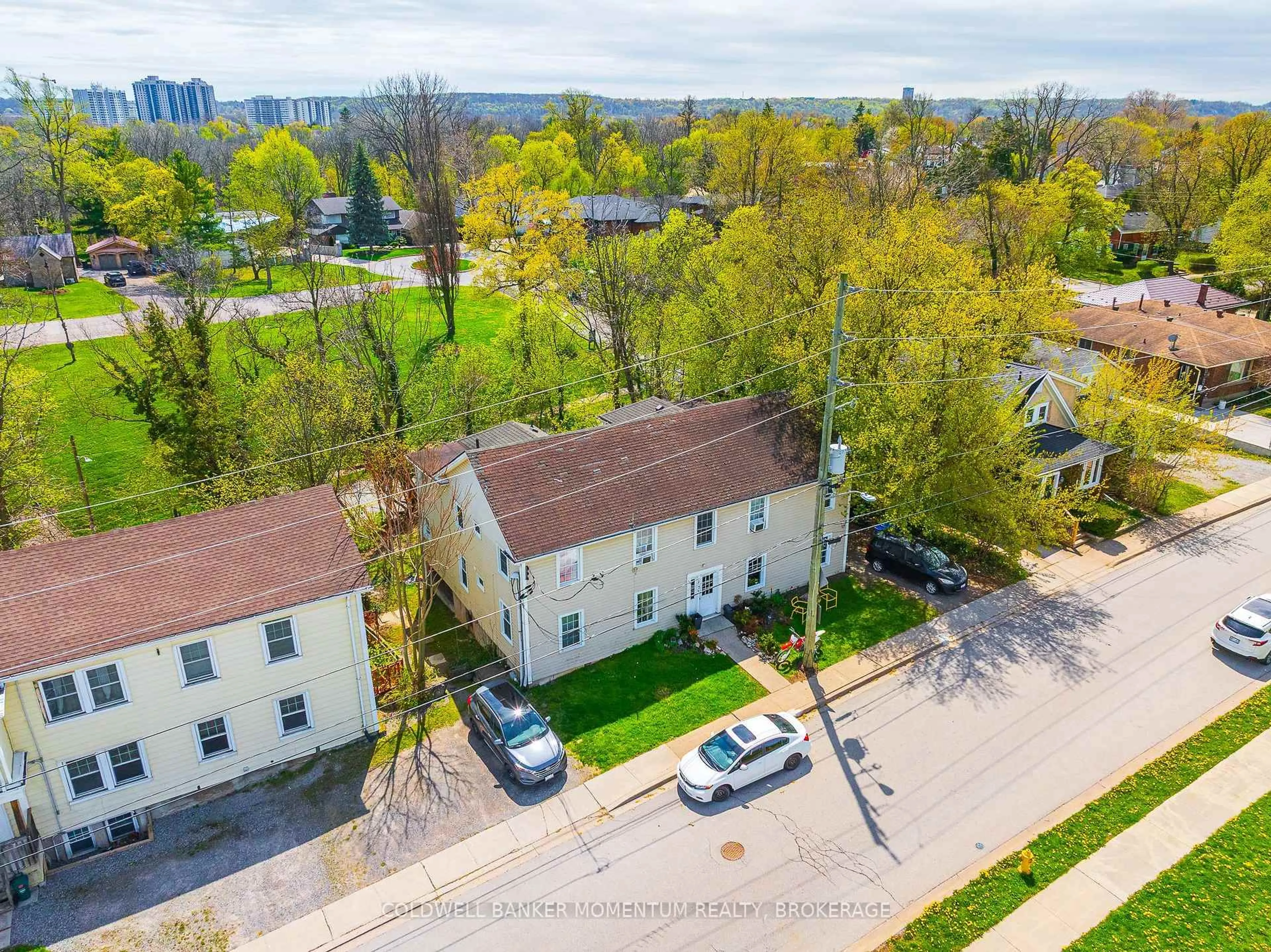 A pic from outside/outdoor area/front of a property/back of a property/a pic from drone, street for 17 Hainer St, St. Catharines Ontario L2S 1M5