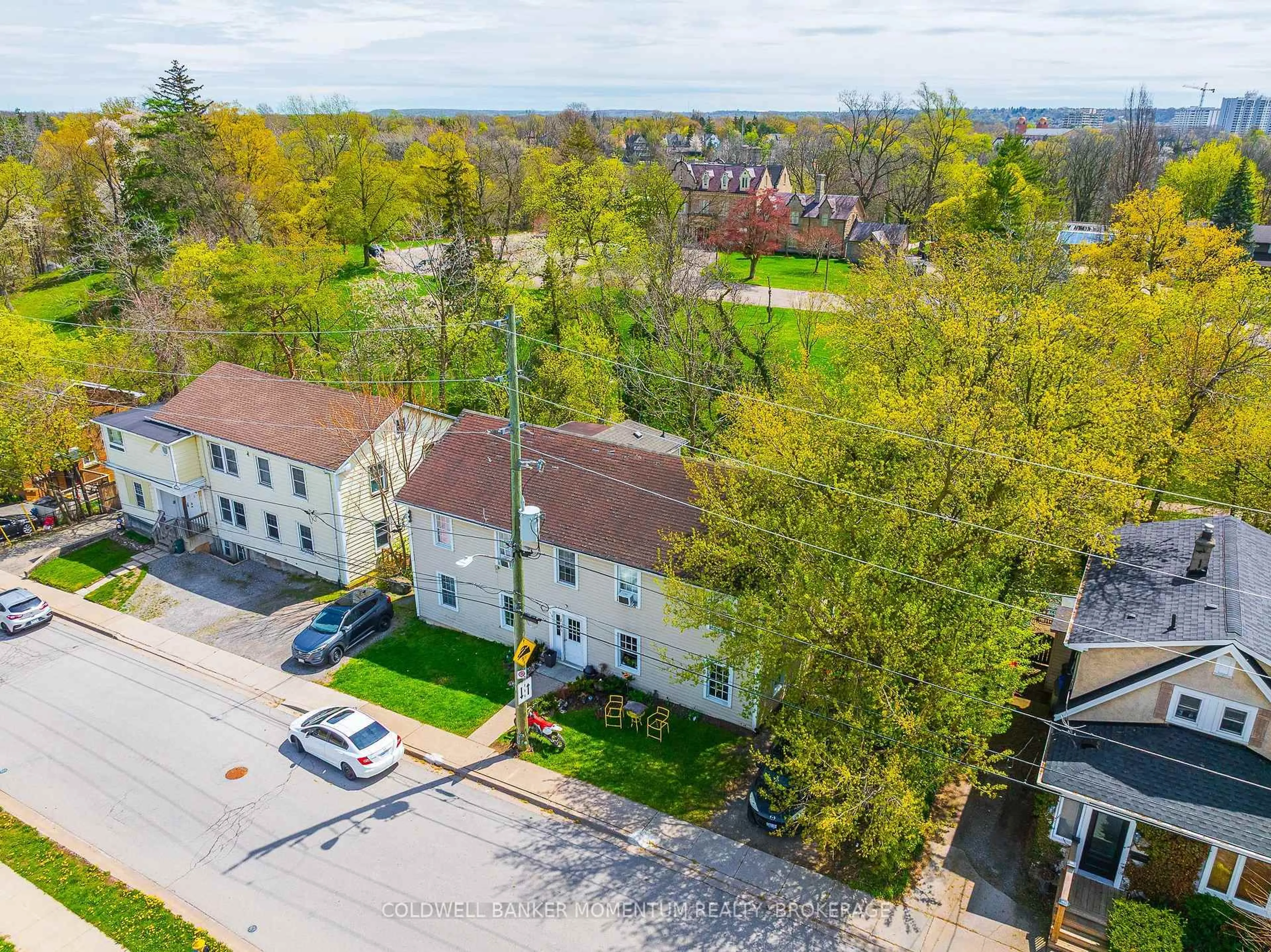 A pic from outside/outdoor area/front of a property/back of a property/a pic from drone, street for 17 Hainer St, St. Catharines Ontario L2S 1M5