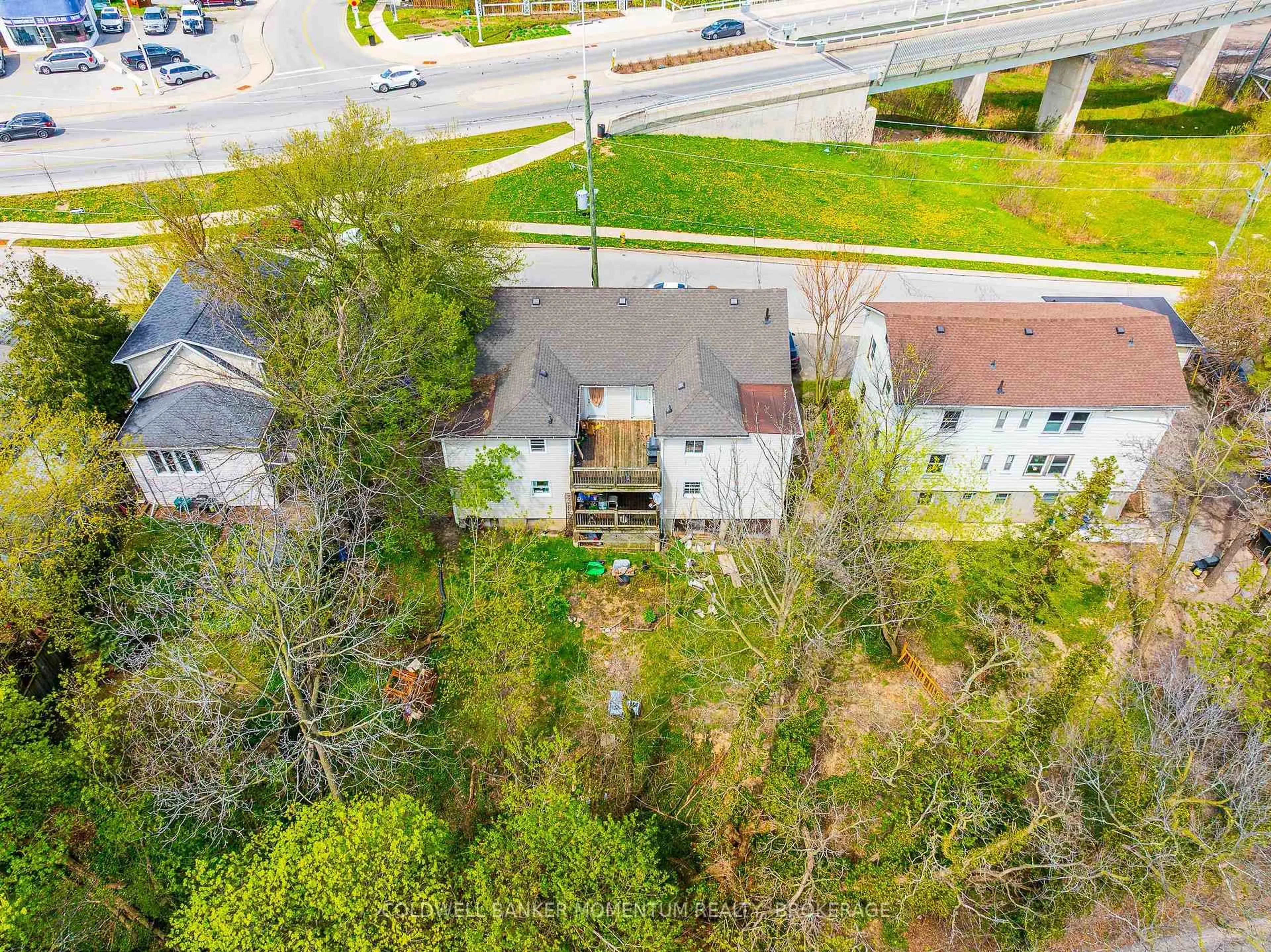 A pic from outside/outdoor area/front of a property/back of a property/a pic from drone, city buildings view from balcony for 17 Hainer St, St. Catharines Ontario L2S 1M5