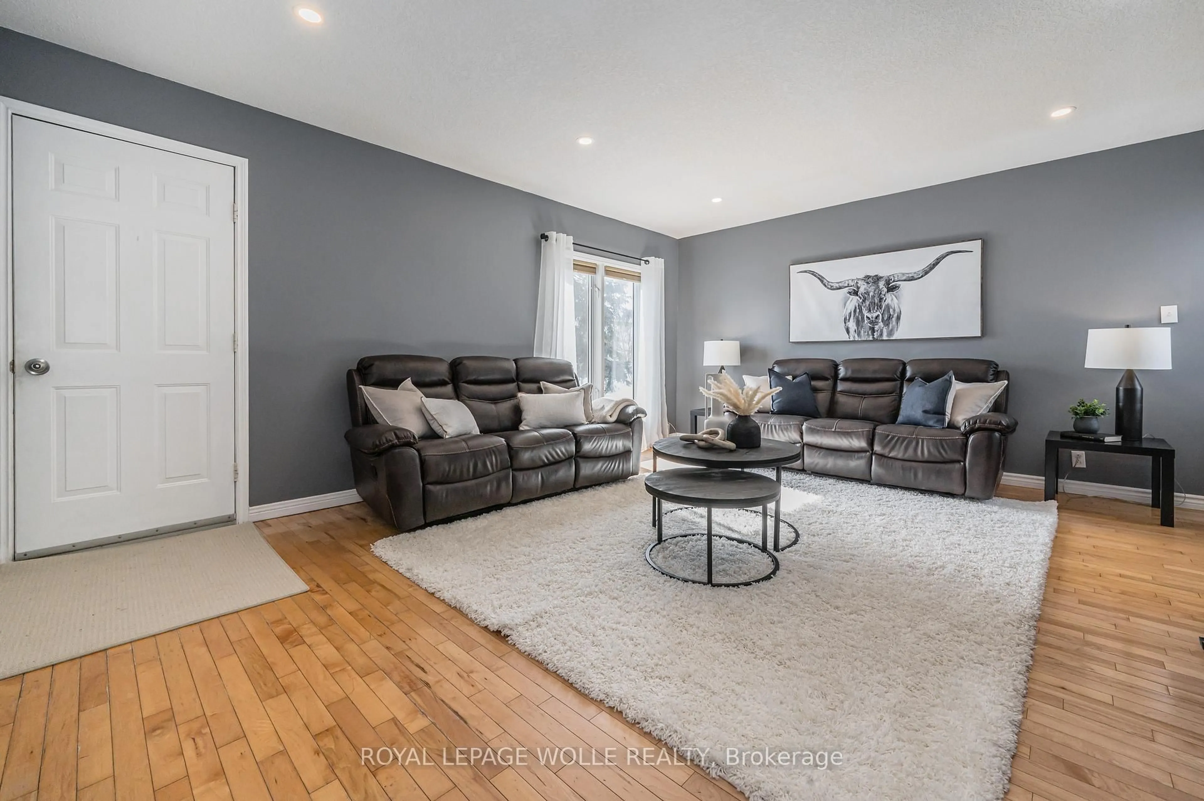 Living room with furniture, unknown for 91 Jane St, Wellesley Ontario N0B 2M0