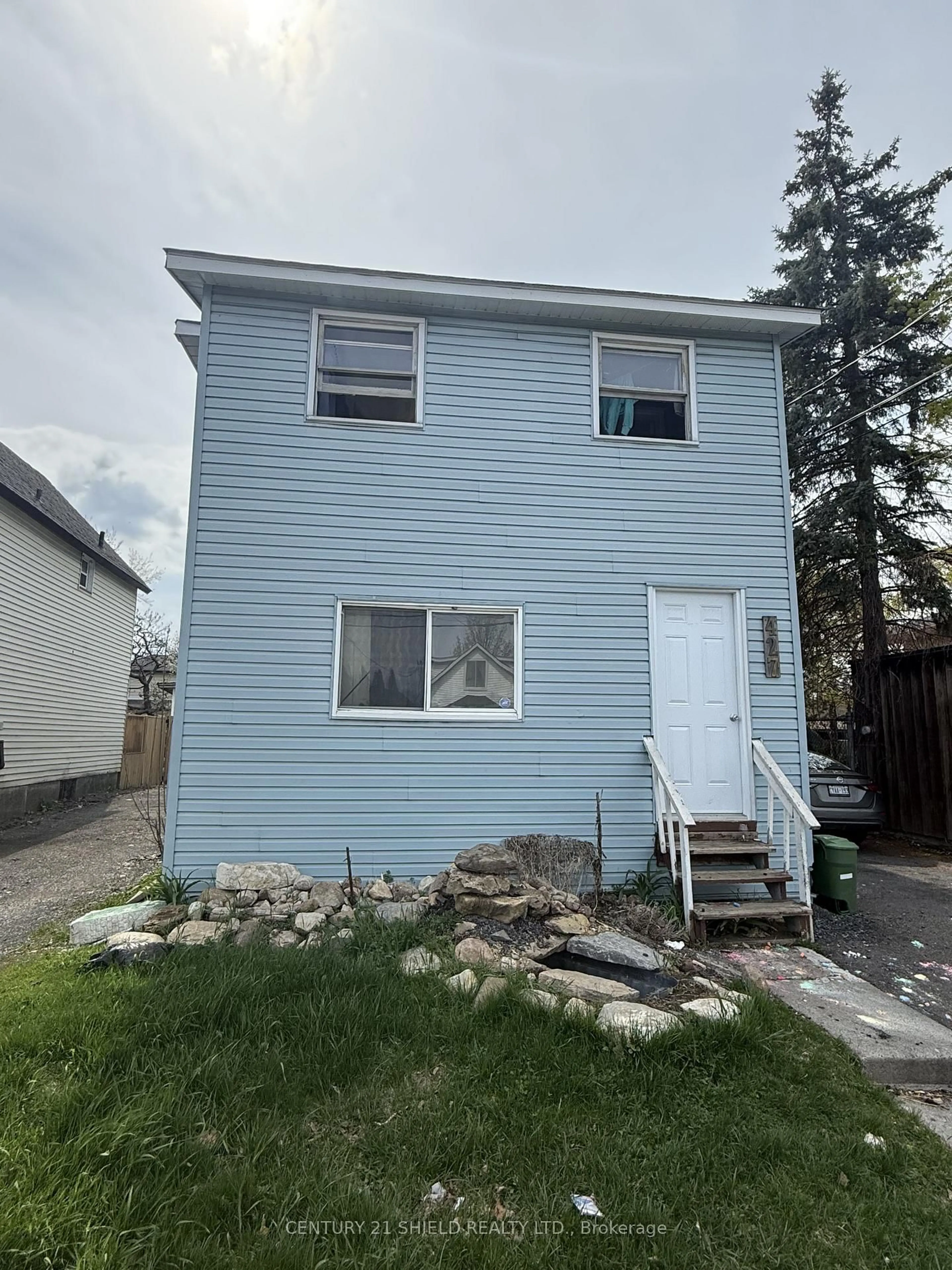 Home with vinyl exterior material, street for 427 McConnell Ave, Cornwall Ontario K6H 4L8