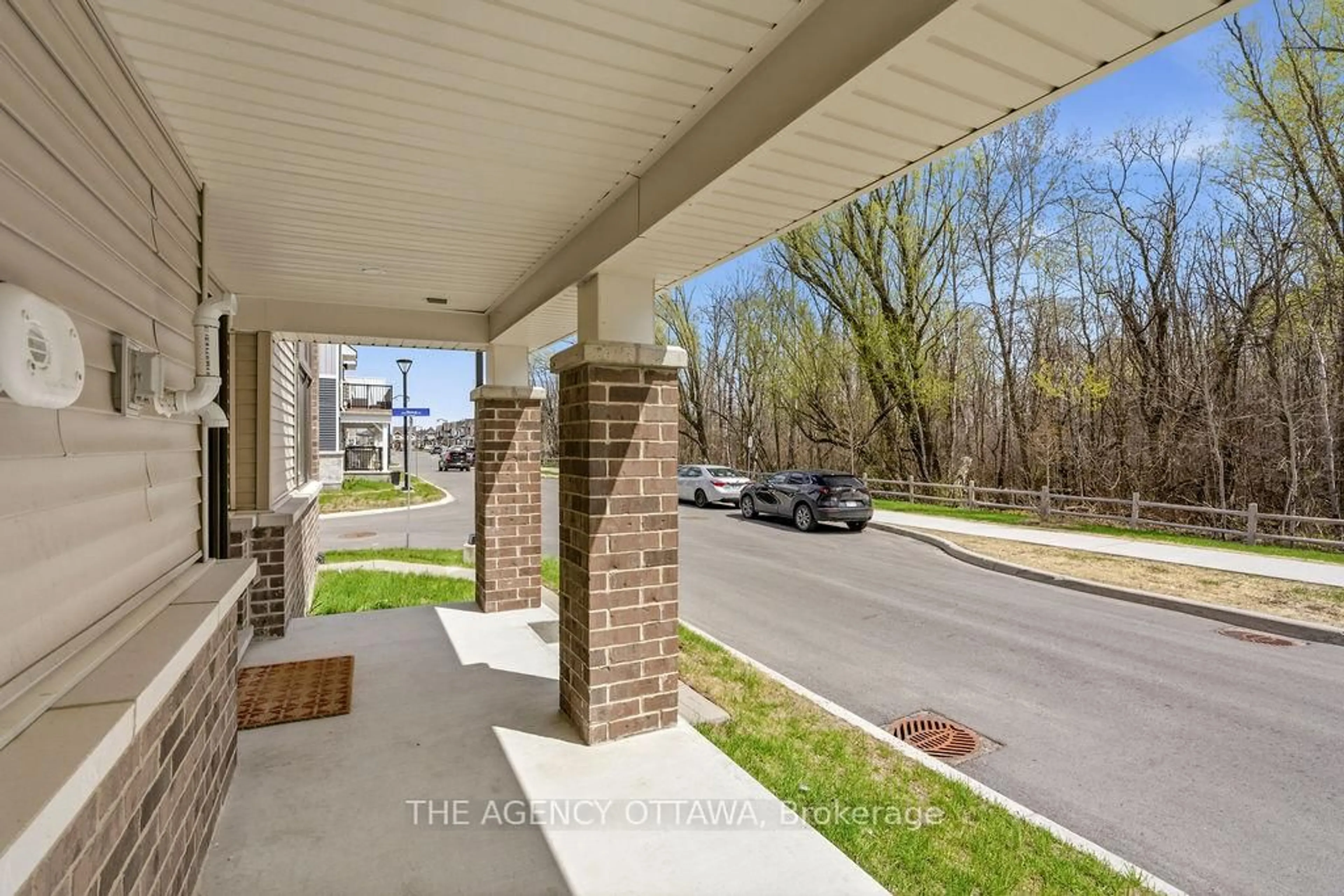 Patio, street for 920 Nova Private, Ottawa Ontario K2J 7B2
