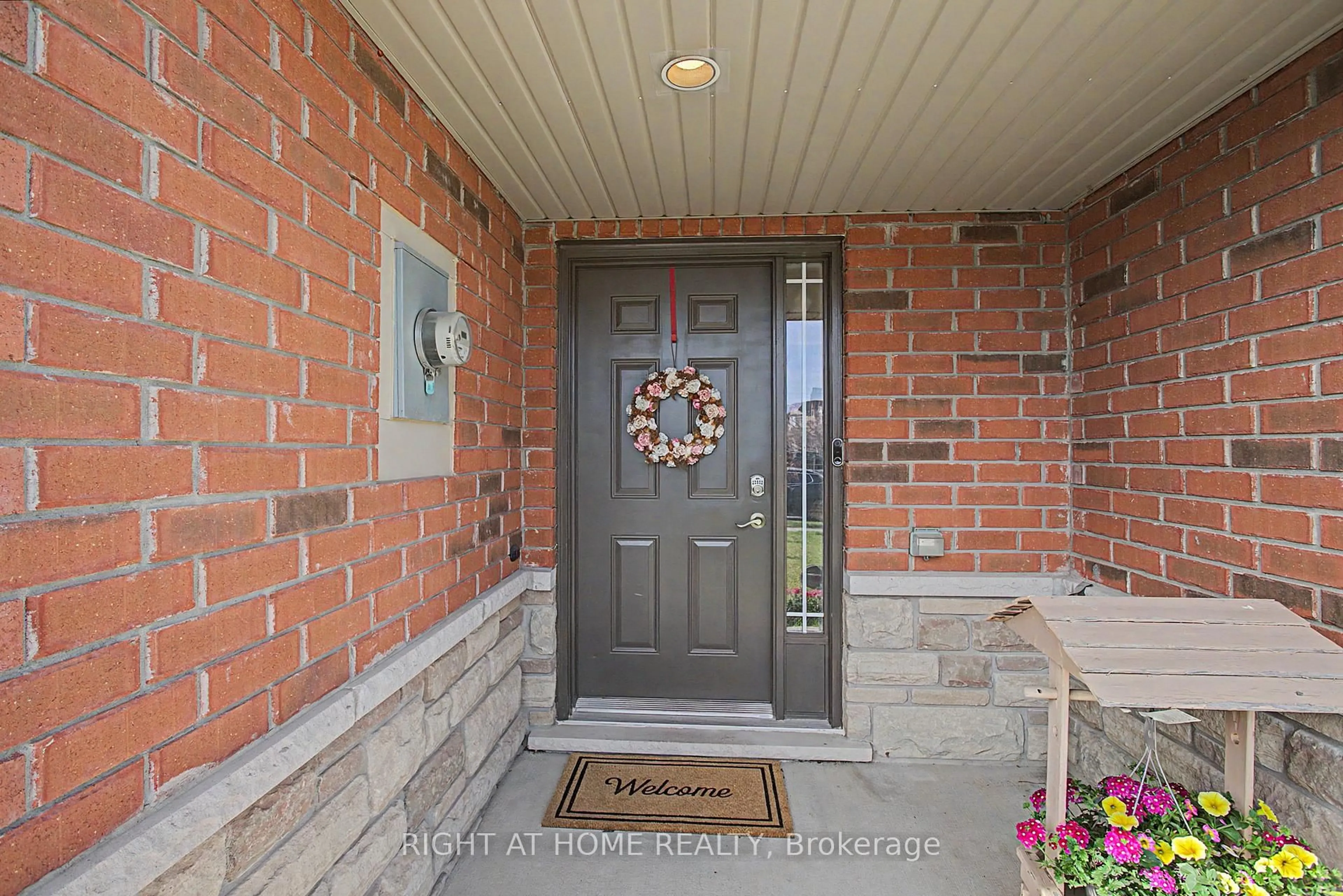 Indoor entryway for 262 Pinehill Dr, Hamilton Ontario L0R 1P0