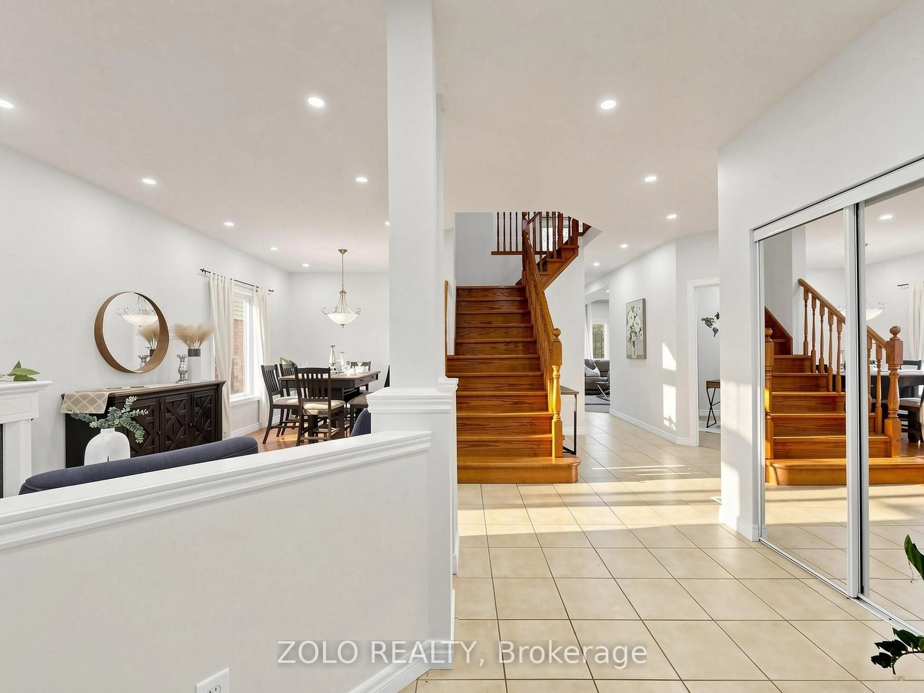 Indoor foyer for 70 Doon Mills Dr, Kitchener Ontario N2P 2S3