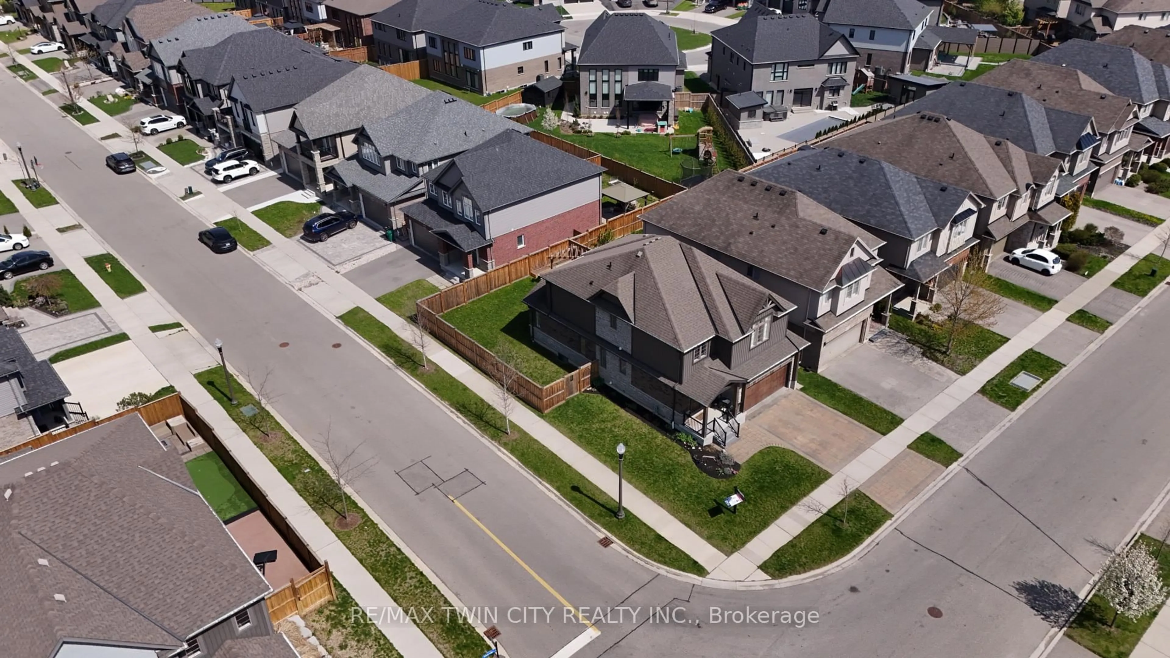 A pic from outside/outdoor area/front of a property/back of a property/a pic from drone, street for 255 Falconridge Dr, Kitchener Ontario N2K 0B6