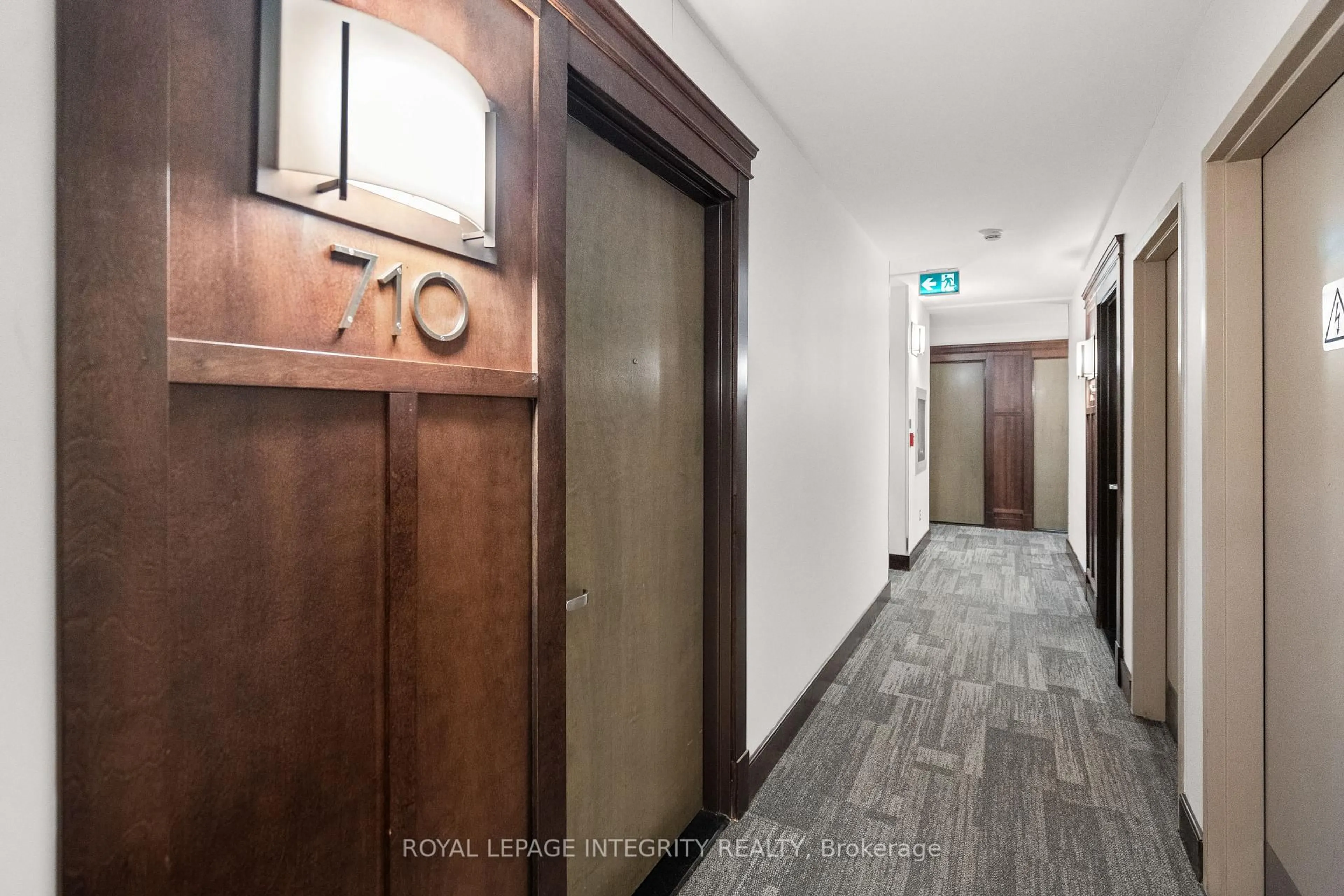 Indoor foyer for 200 Besserer St #710, Ottawa Ontario K1N 0A7
