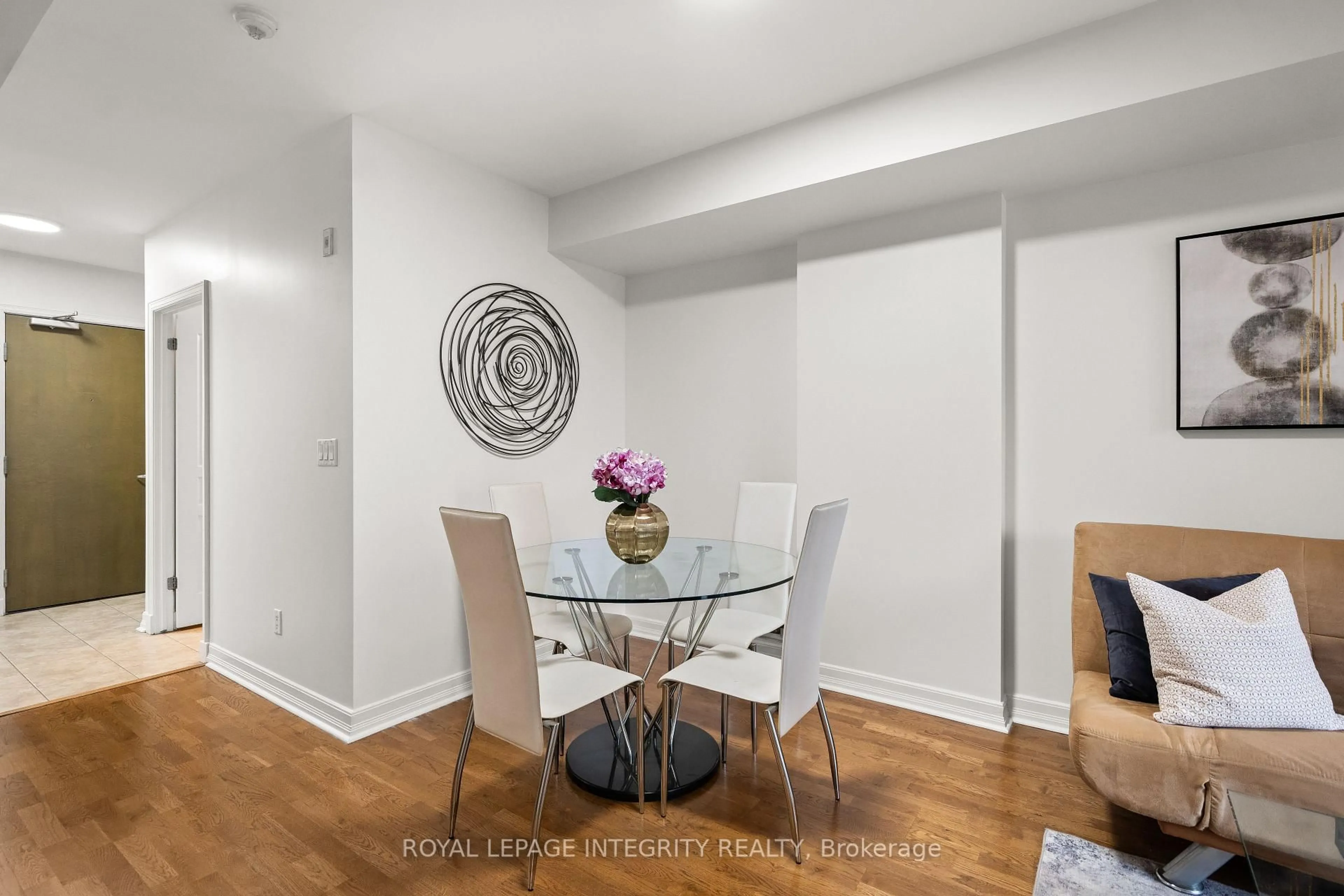 Dining room, wood/laminate floor for 200 Besserer St #710, Ottawa Ontario K1N 0A7