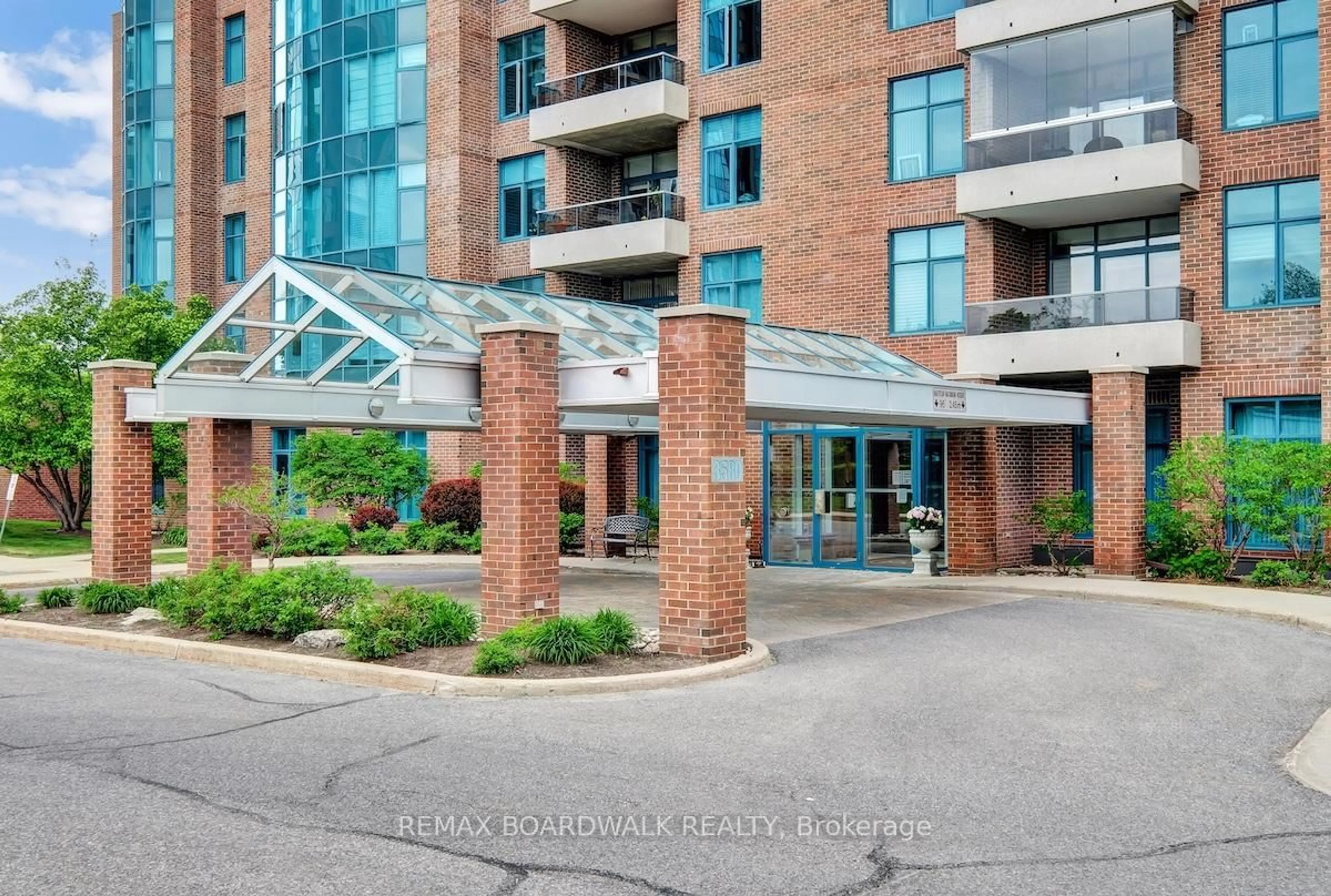 Indoor foyer for 3580 Rivergate Way #1602, Ottawa Ontario K1V 1V5