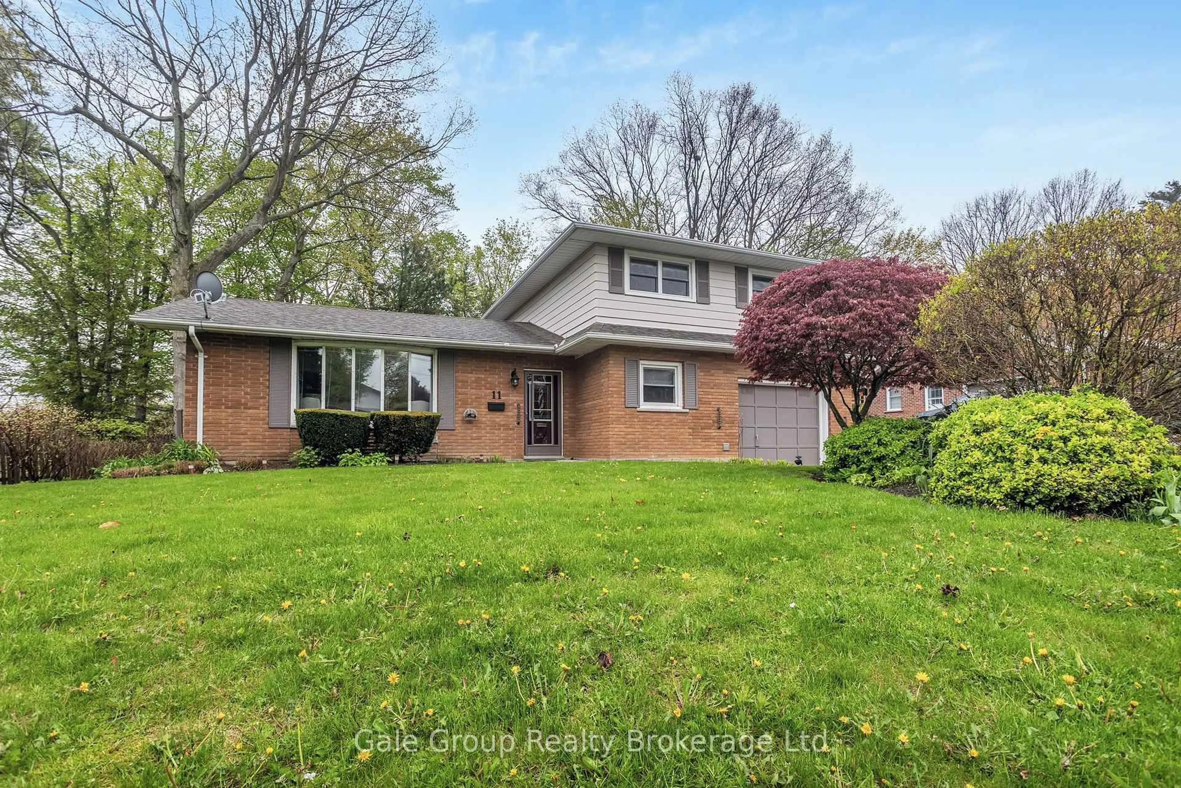 Home with brick exterior material, street for 11 Thistle Crt, Tillsonburg Ontario N4G 2S8