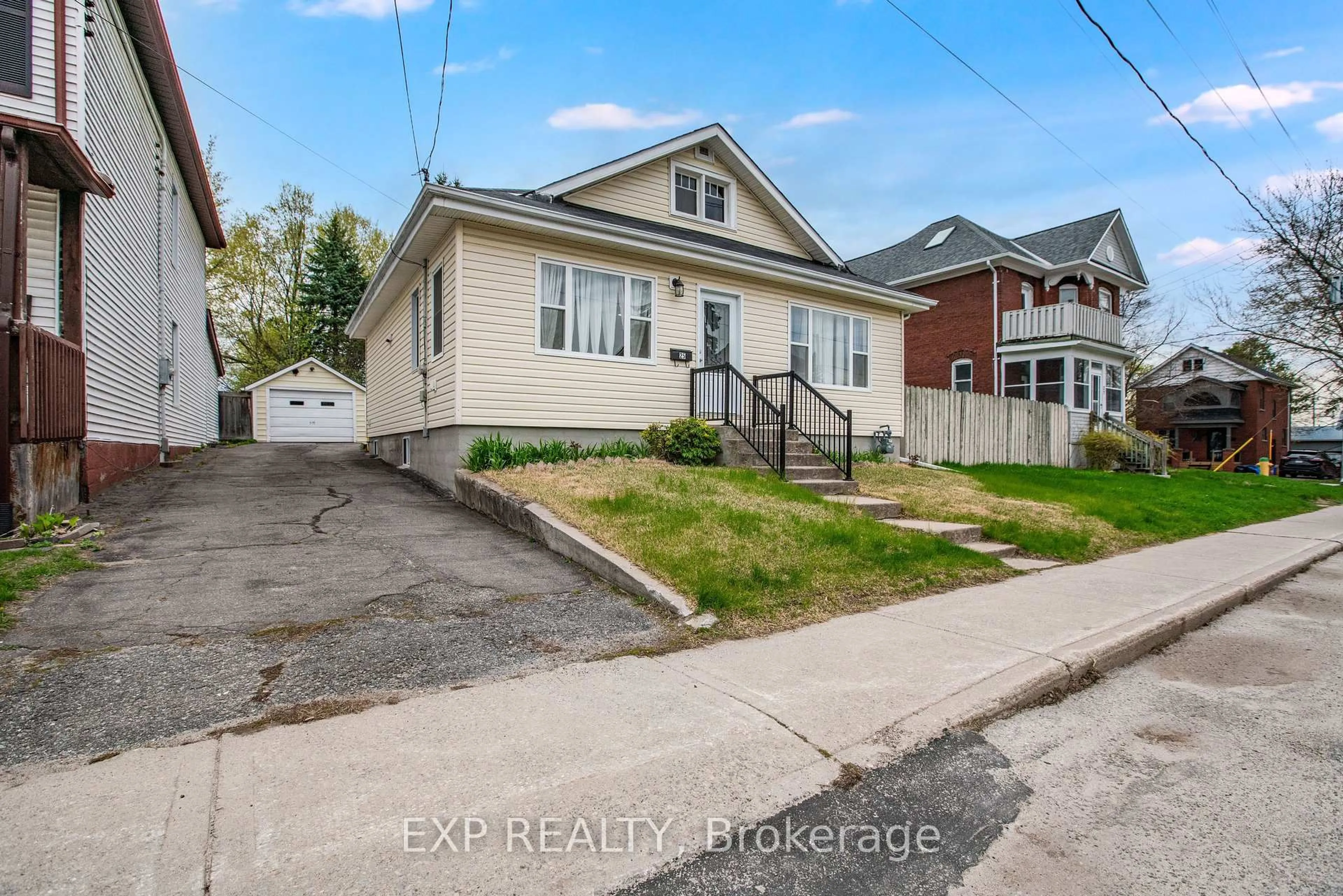 A pic from outside/outdoor area/front of a property/back of a property/a pic from drone, street for 25 Mary St, Smiths Falls Ontario K7A 3P9