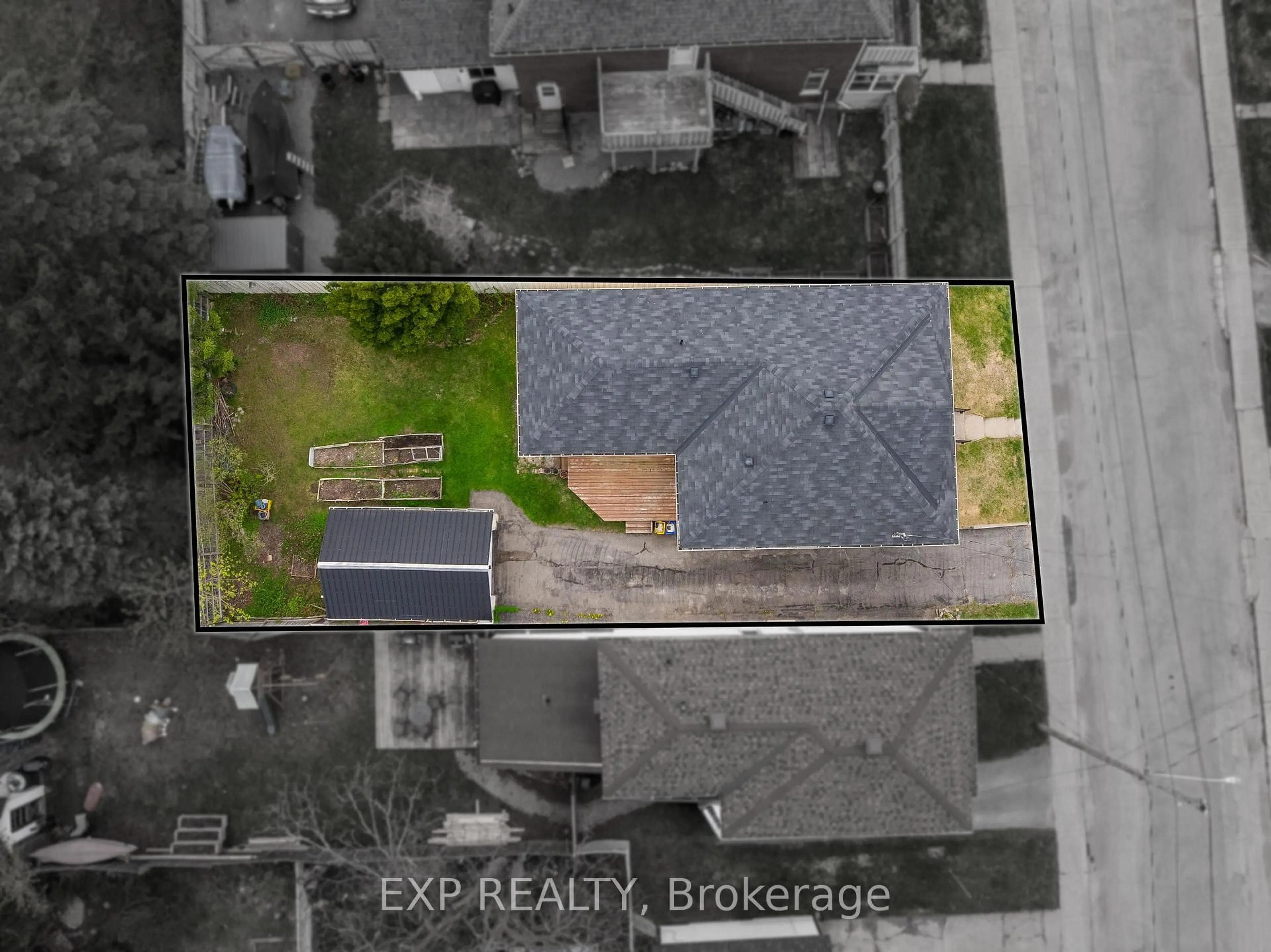 A pic from outside/outdoor area/front of a property/back of a property/a pic from drone, building for 25 Mary St, Smiths Falls Ontario K7A 3P9