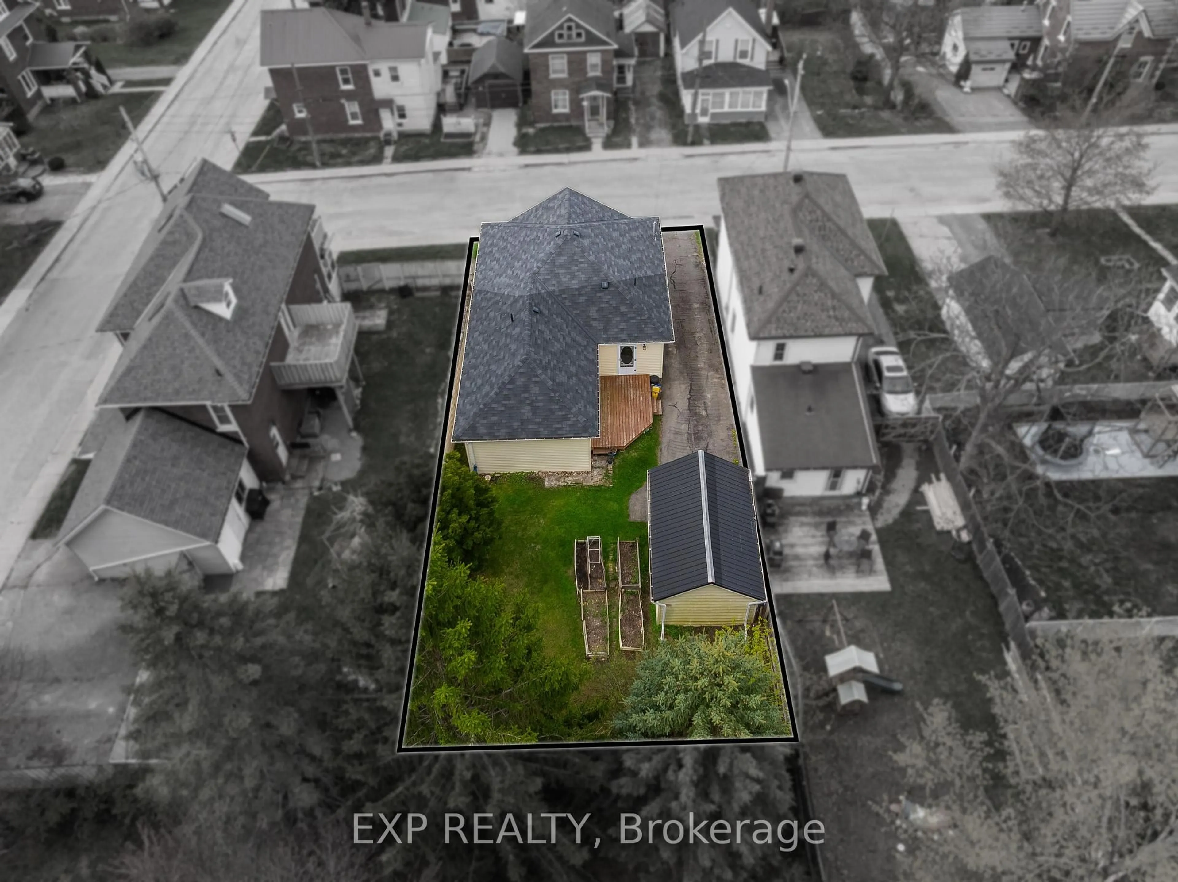 A pic from outside/outdoor area/front of a property/back of a property/a pic from drone, city buildings view from balcony for 25 Mary St, Smiths Falls Ontario K7A 3P9