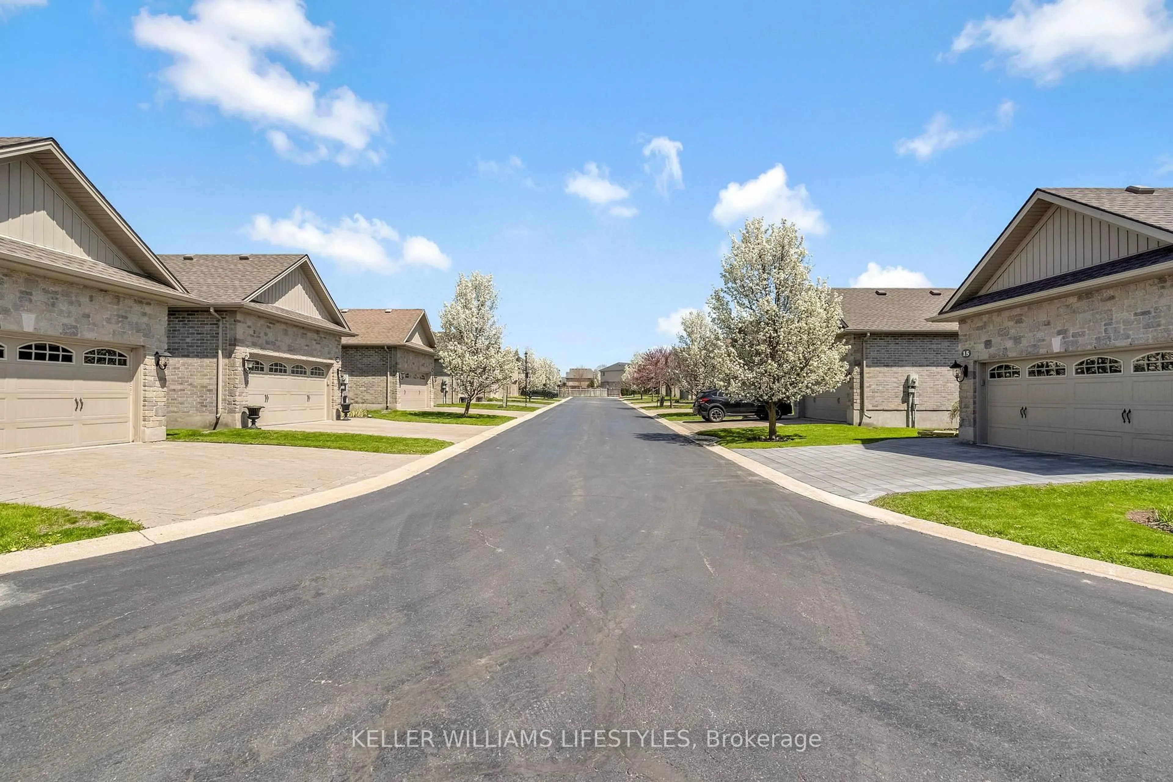 A pic from outside/outdoor area/front of a property/back of a property/a pic from drone, street for 1144 CORONATION Dr #10, London North Ontario N6G 5S1
