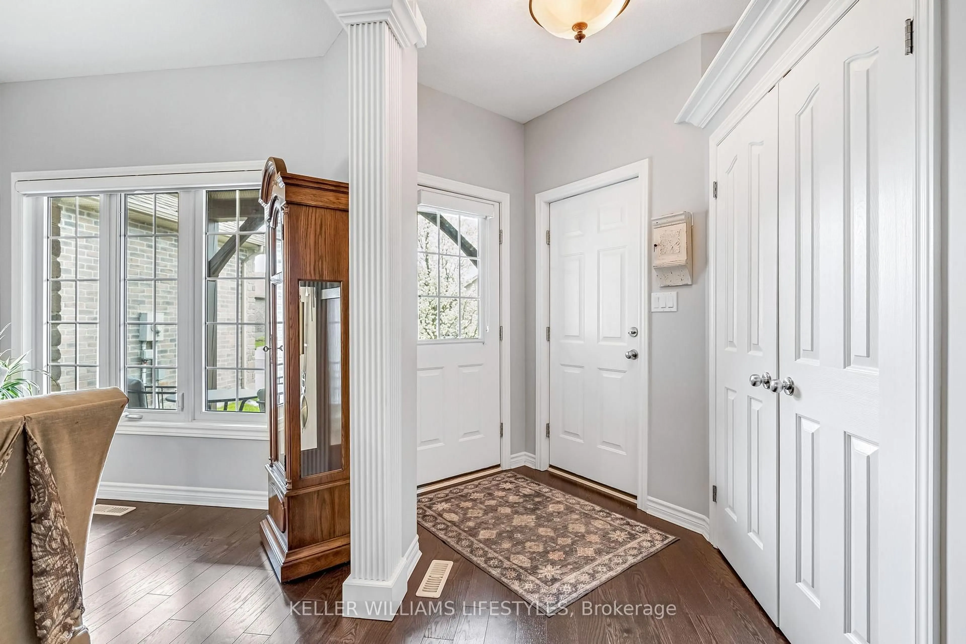 Indoor entryway for 1144 CORONATION Dr #10, London North Ontario N6G 5S1