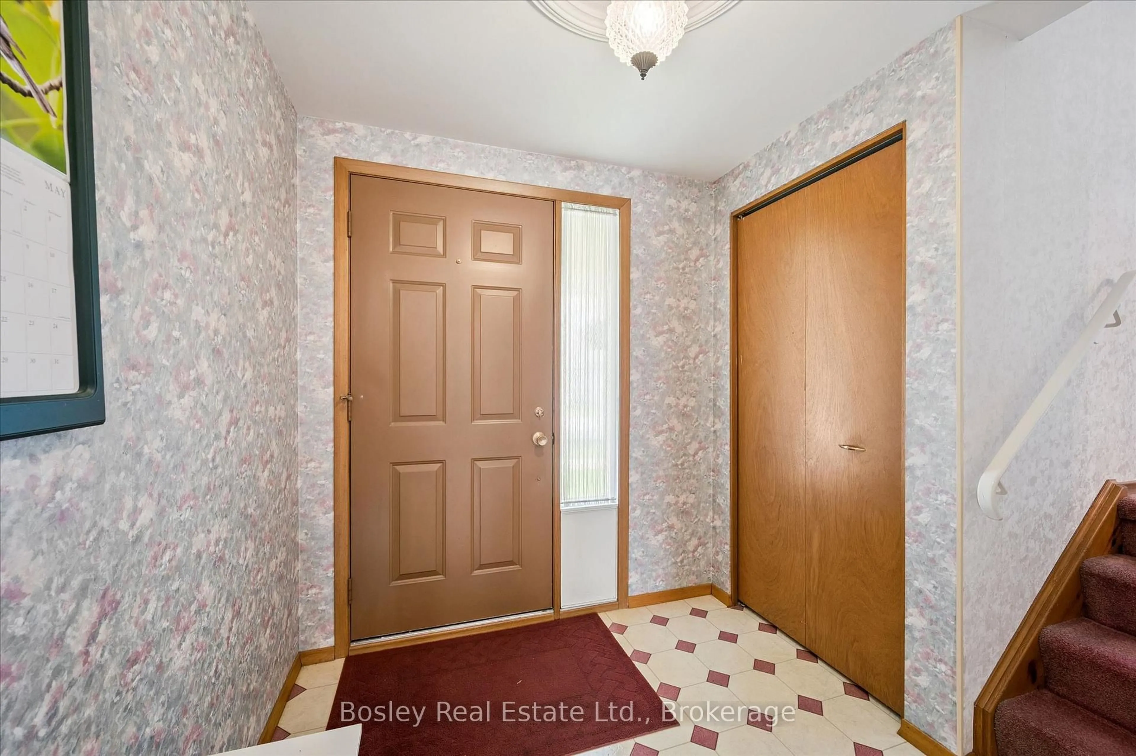 Indoor entryway for 49 Ripley Cres, Kitchener Ontario N2N 1W2