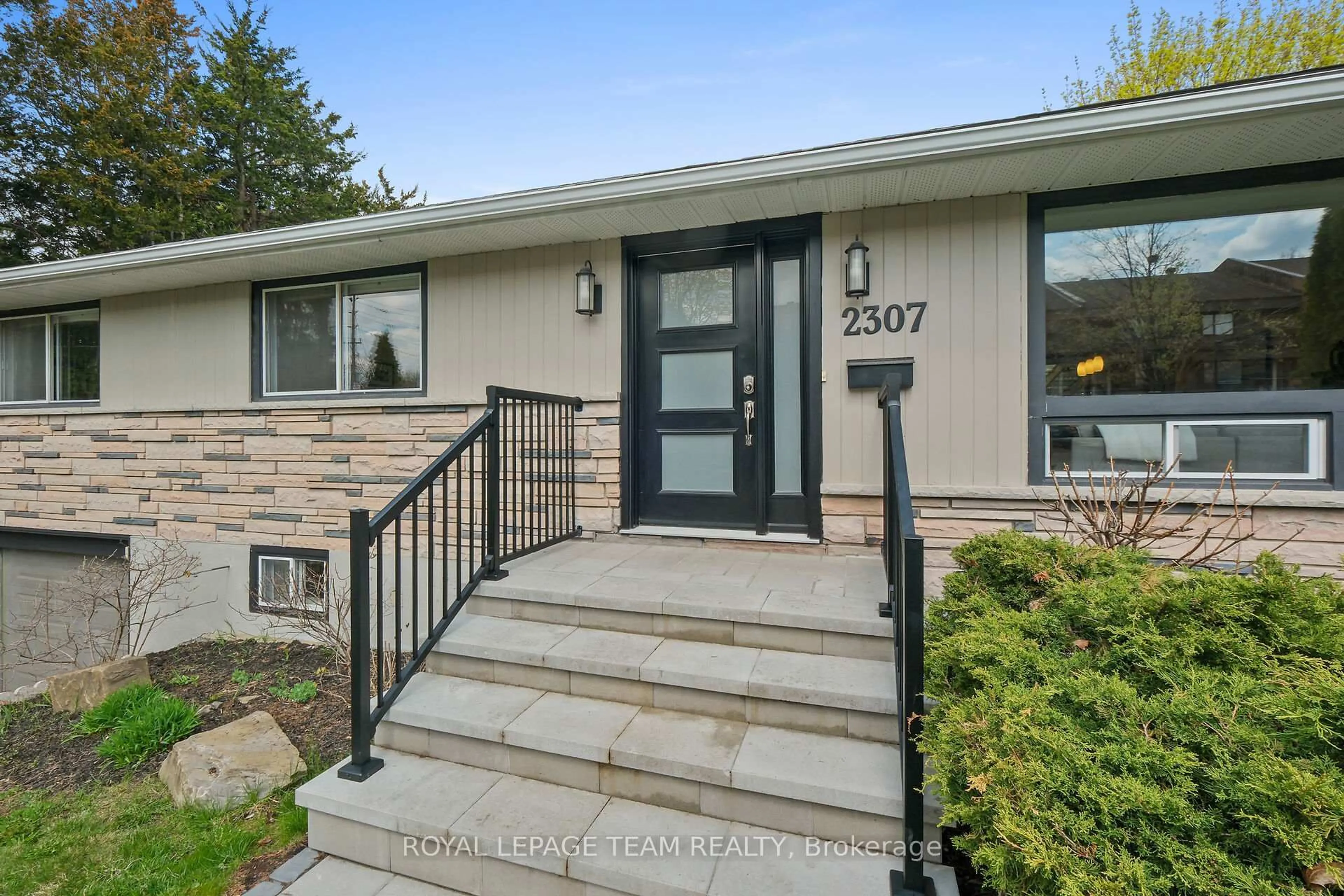 Unknown for 2307 Walsh Ave, Ottawa Ontario K2B 7C1