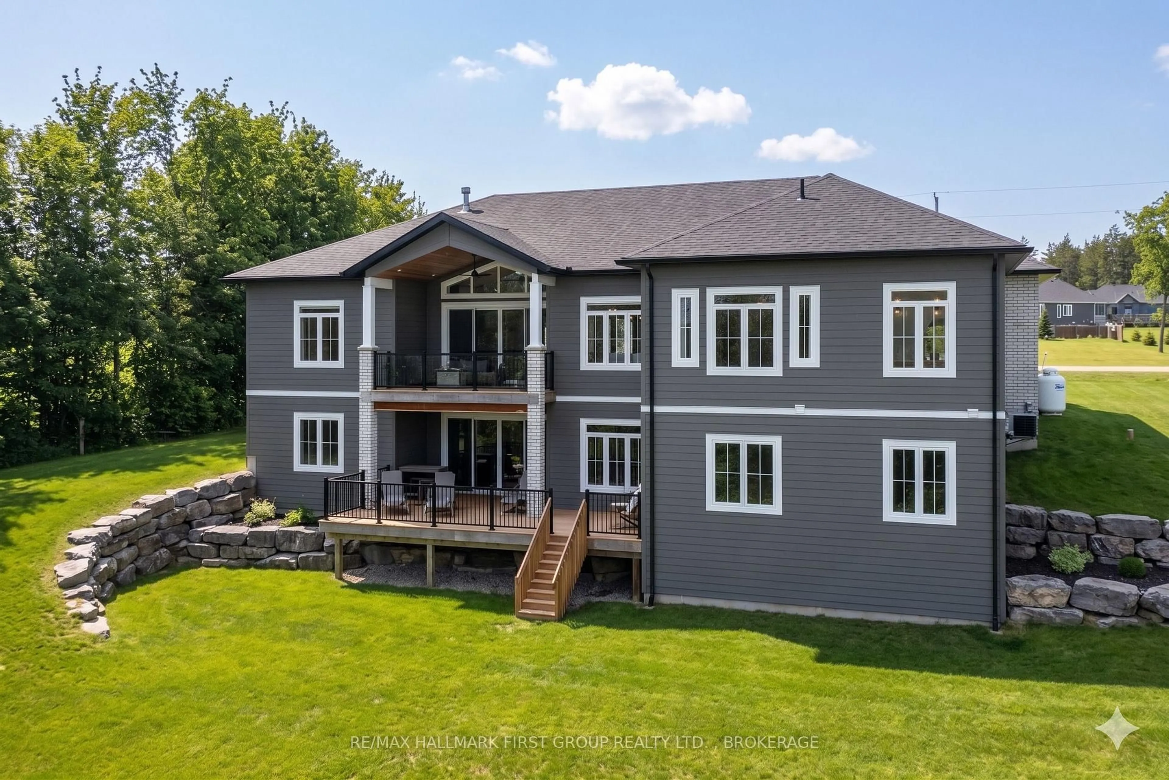 A pic from outside/outdoor area/front of a property/back of a property/a pic from drone, building for 1111 Kona Cres, Inverary Ontario K0H 1X0