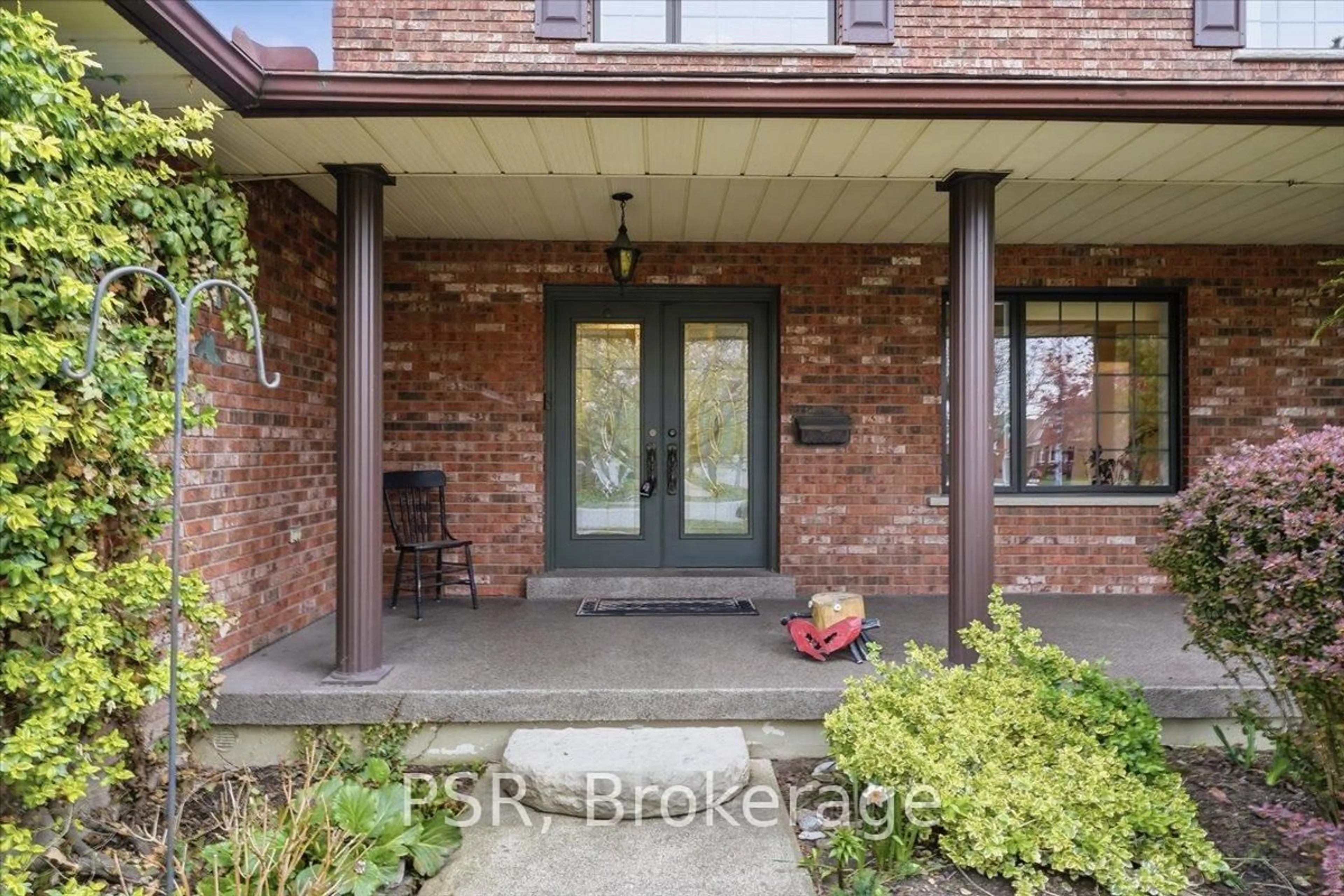 Indoor entryway for 76 Walts St, Welland Ontario L3C 4J3