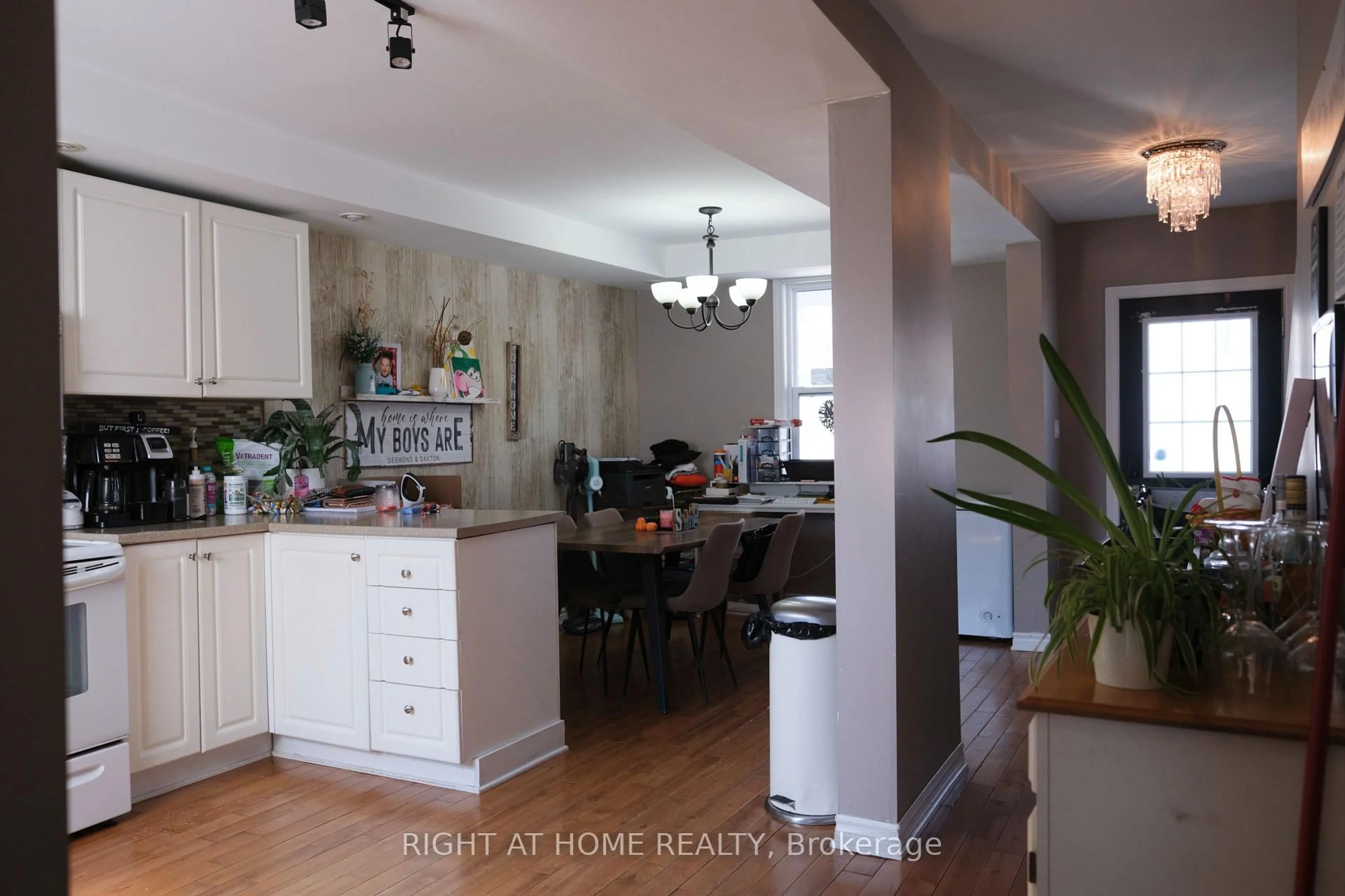 Open concept kitchen, unknown for 245 Harriet St, Arnprior Ontario K7S 2T4
