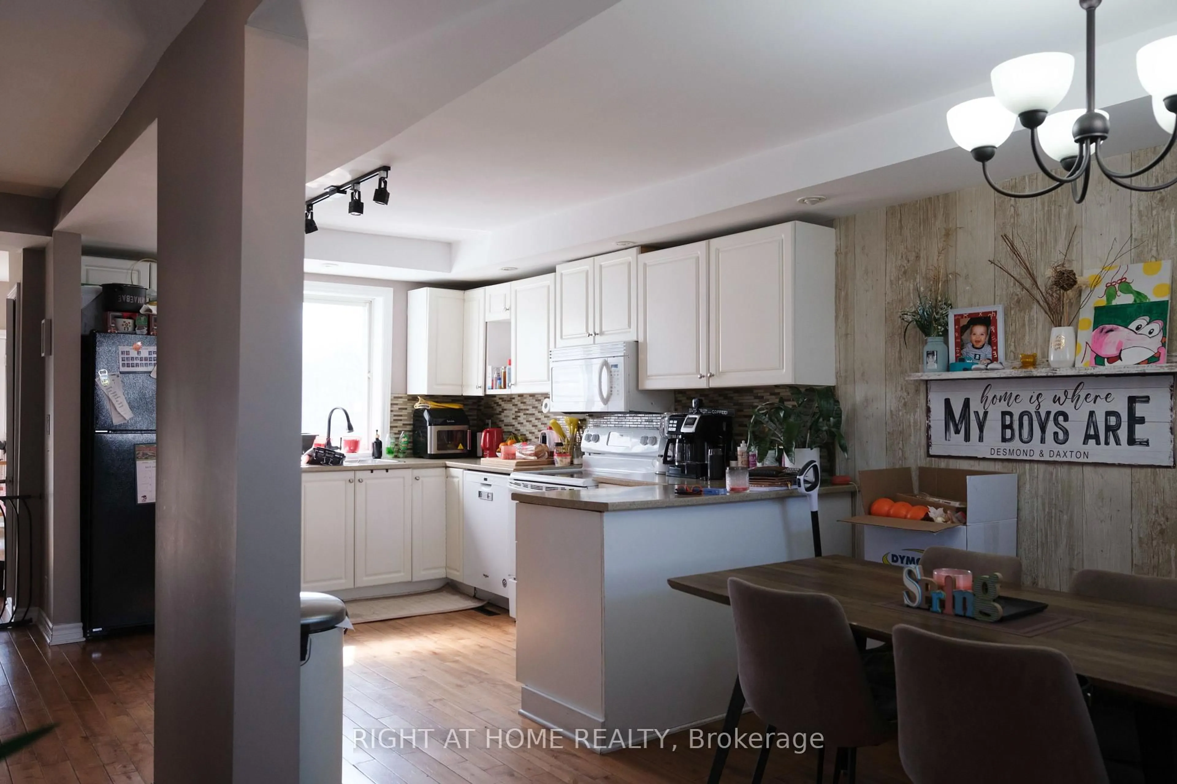 Open concept kitchen, unknown for 245 Harriet St, Arnprior Ontario K7S 2T4