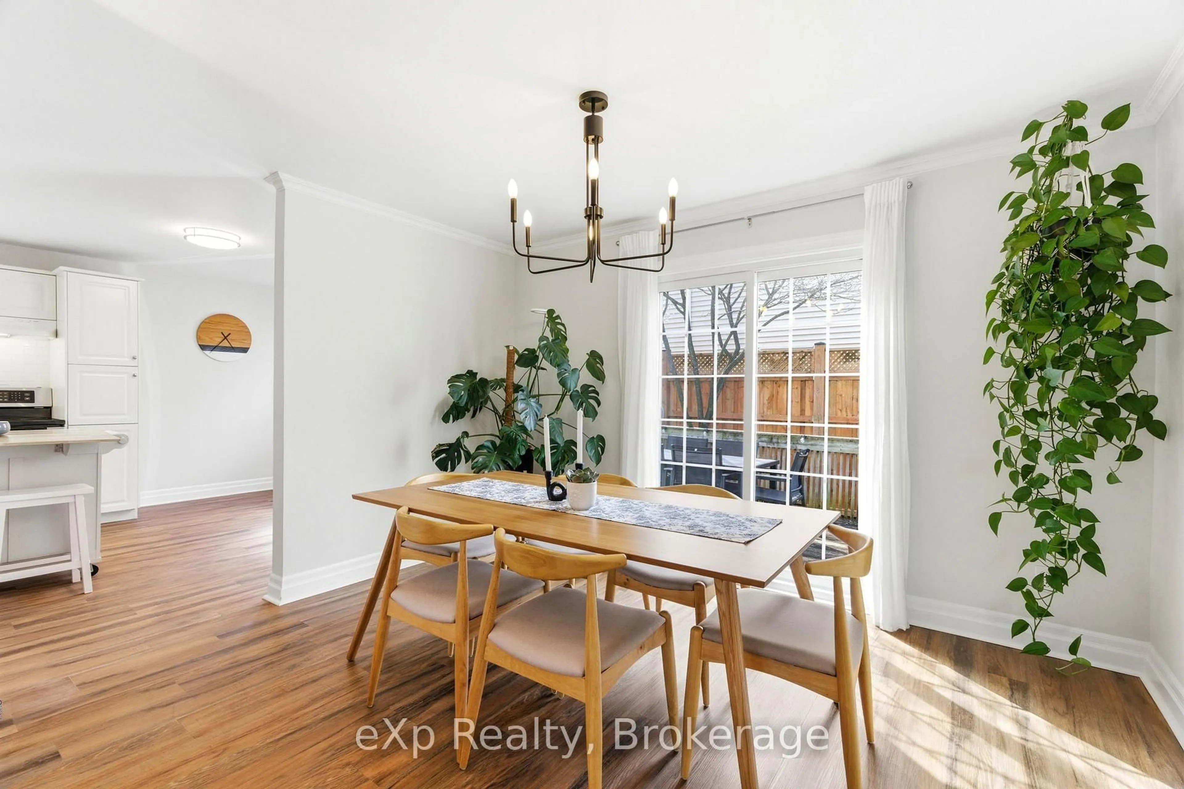 Dining room, wood/laminate floor for 110 Huntingdon Ave, Stratford Ontario N5A 6P2