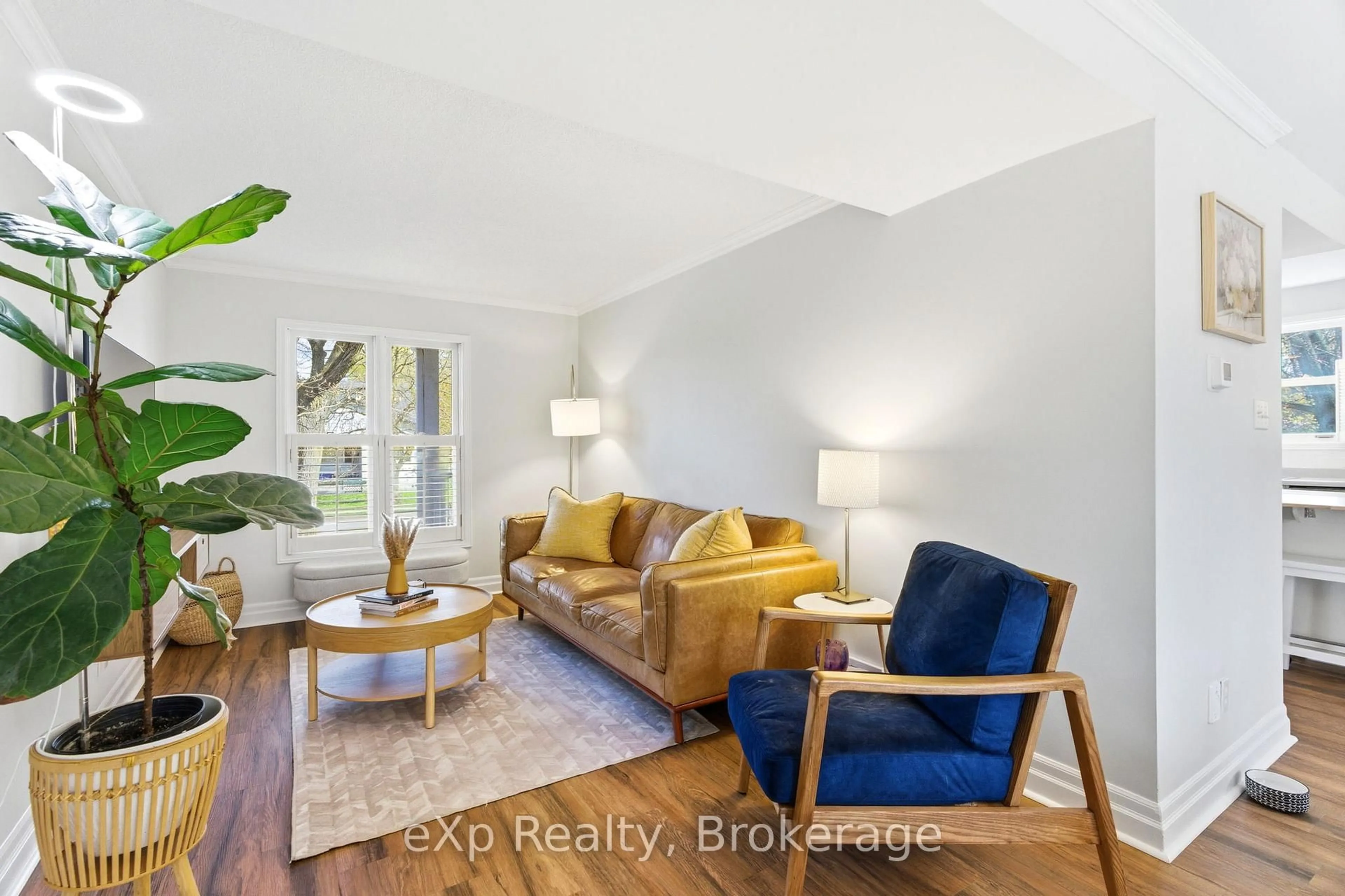 Living room with furniture, unknown for 110 Huntingdon Ave, Stratford Ontario N5A 6P2