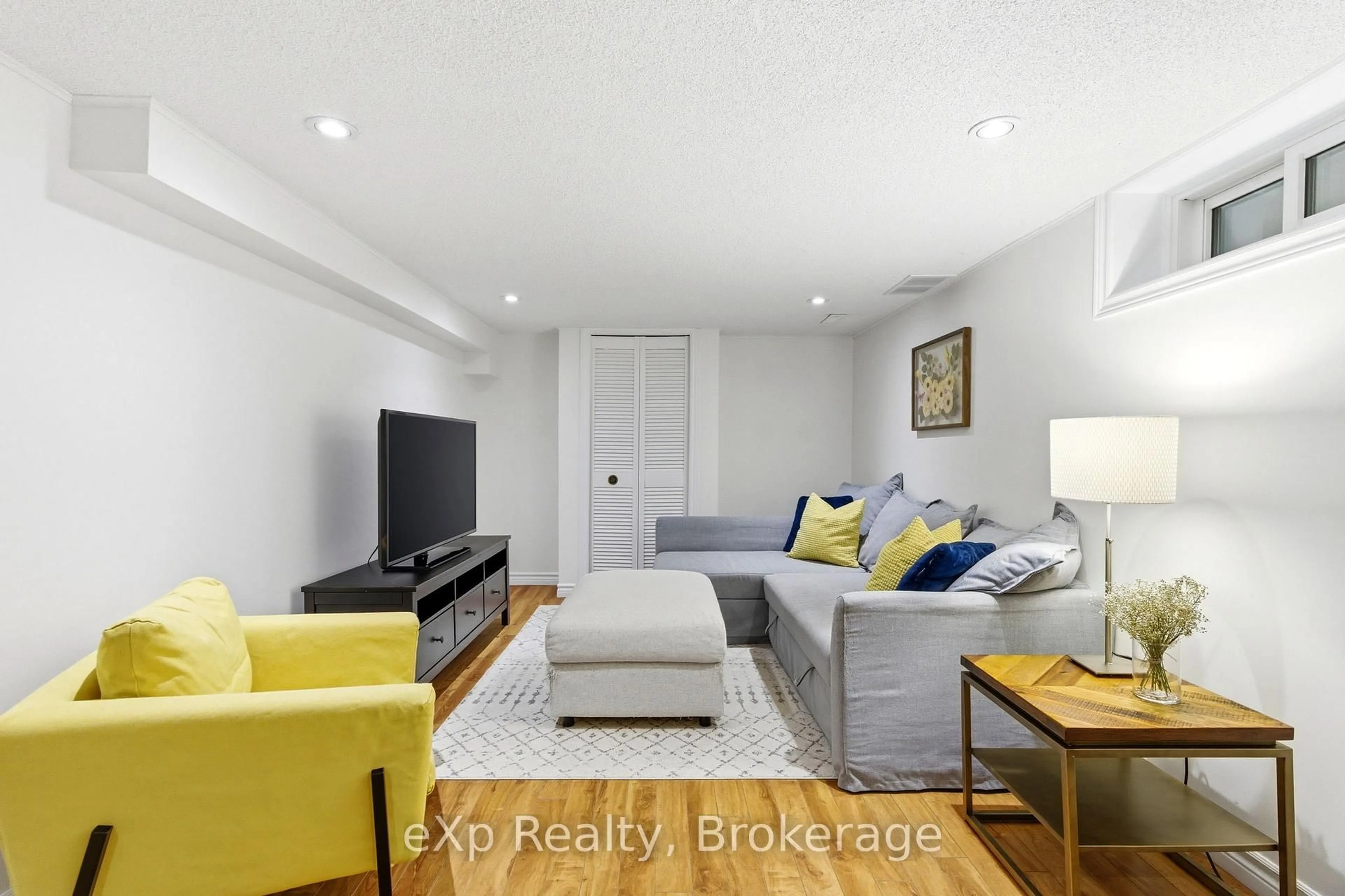 Living room with furniture, unknown for 110 Huntingdon Ave, Stratford Ontario N5A 6P2