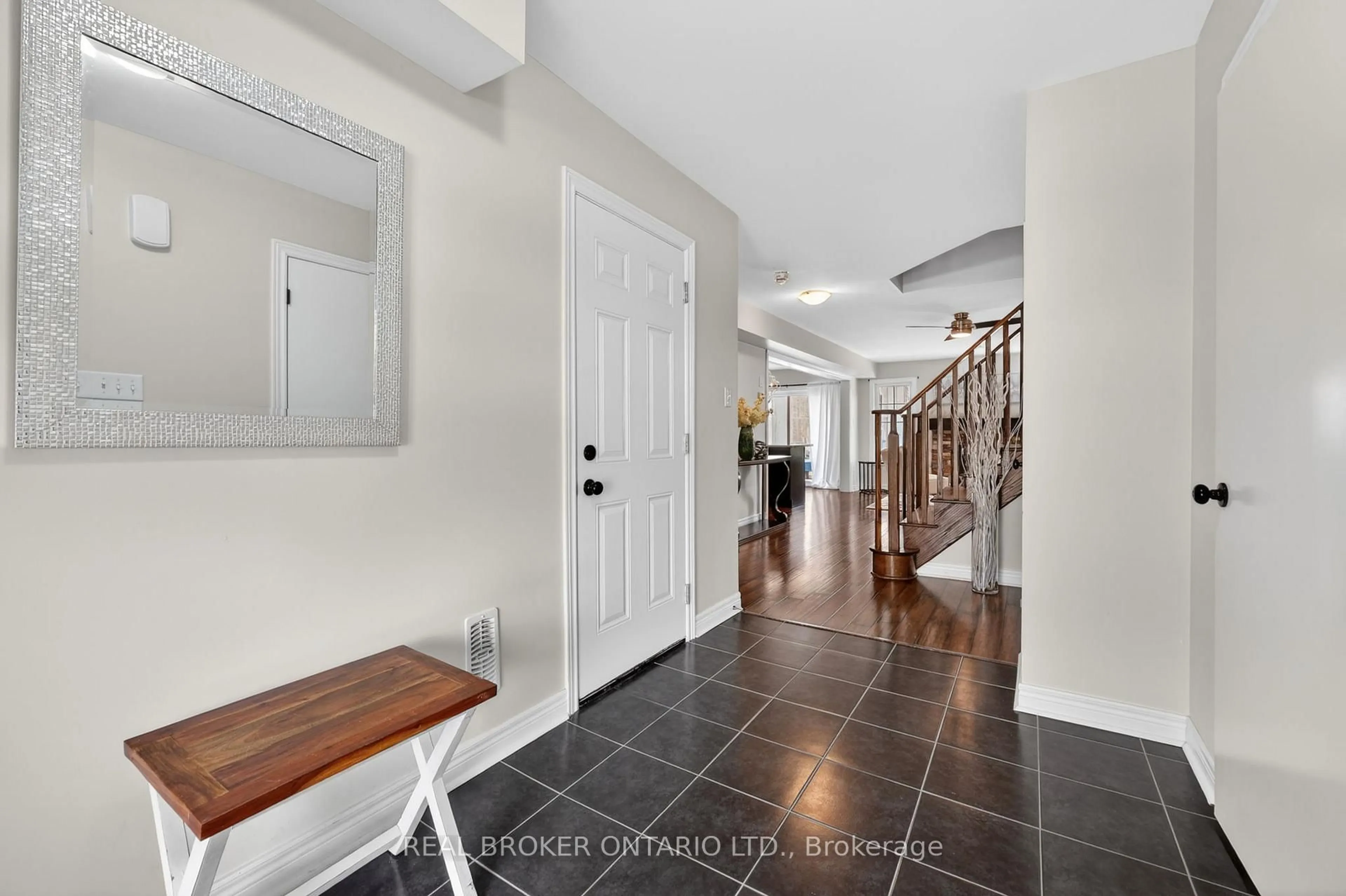 Indoor entryway for 12 Masters Cres, Georgian Bay Ontario L0K 1S0
