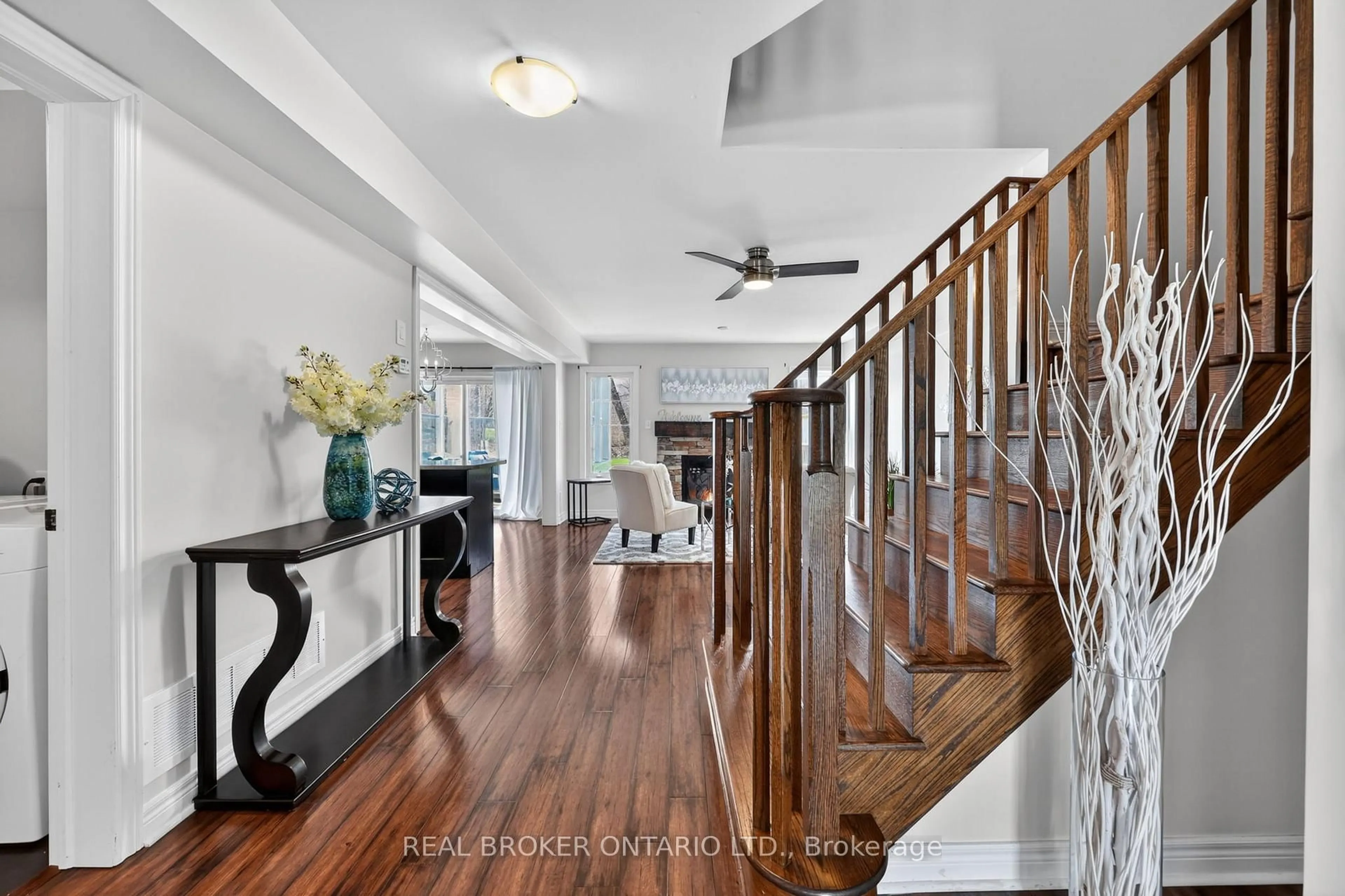Indoor foyer for 12 Masters Cres, Georgian Bay Ontario L0K 1S0