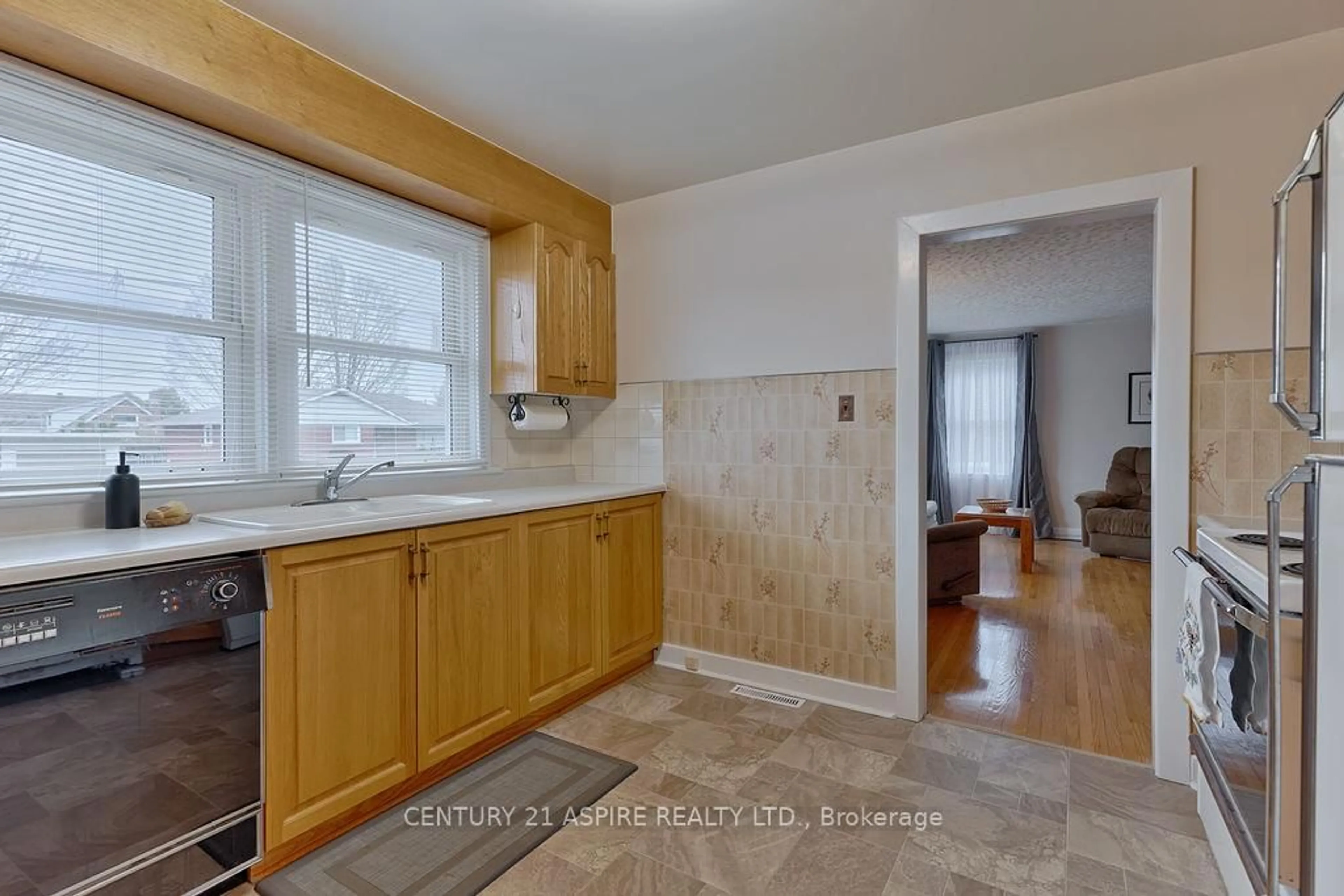 Standard kitchen, unknown for 504 Wilbert St, Pembroke Ontario K8A 3G6