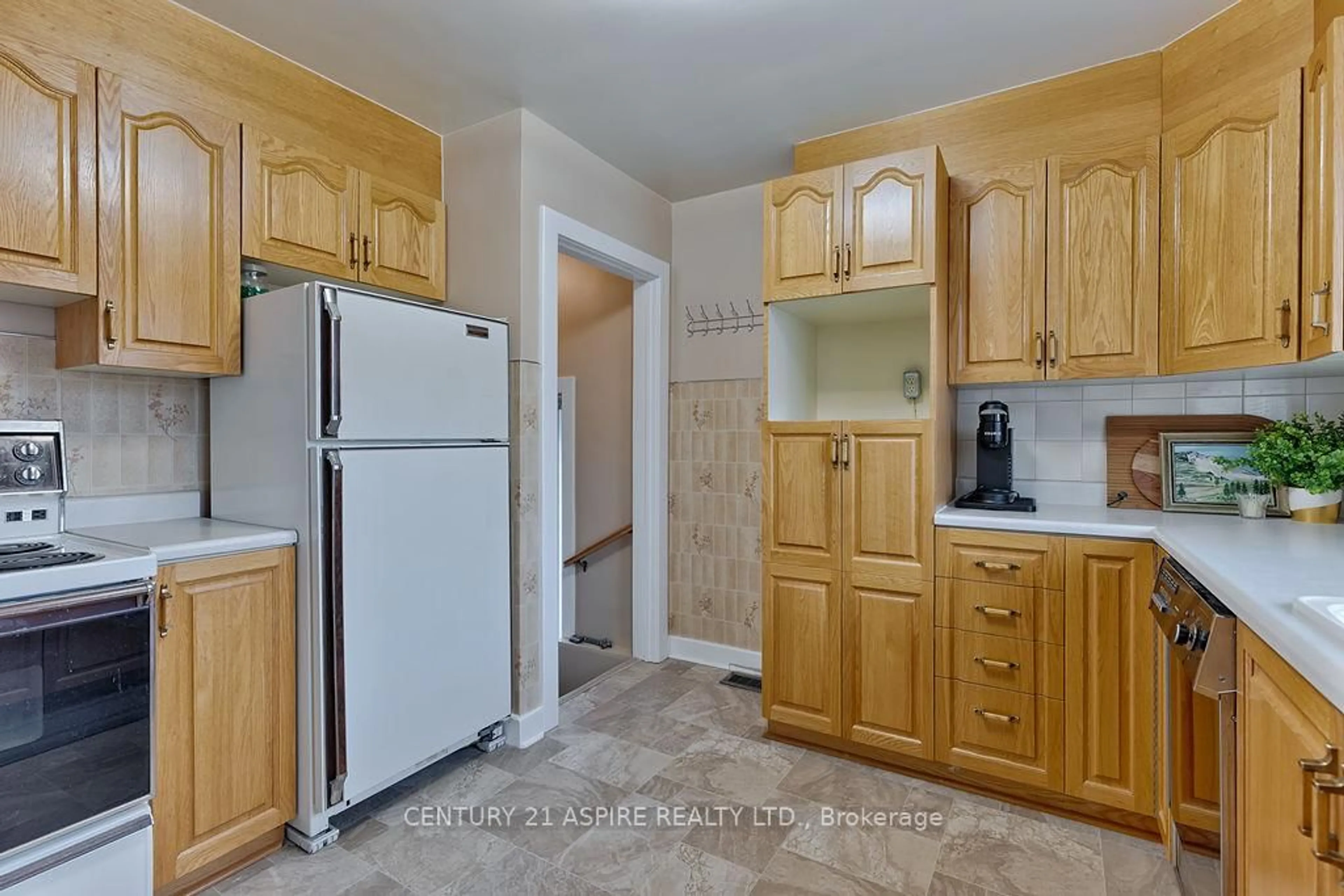 Standard kitchen, unknown for 504 Wilbert St, Pembroke Ontario K8A 3G6