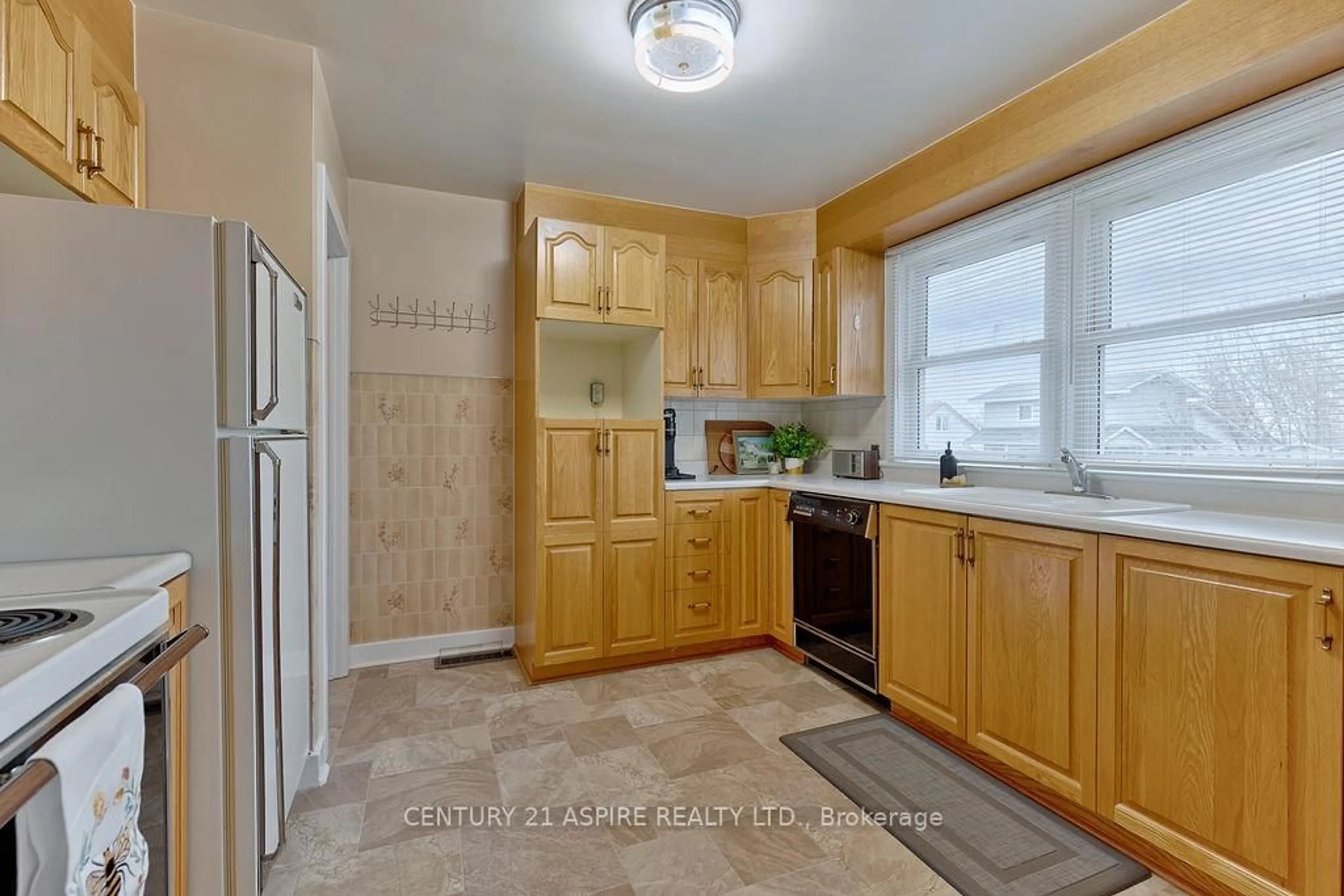 Standard kitchen, unknown for 504 Wilbert St, Pembroke Ontario K8A 3G6