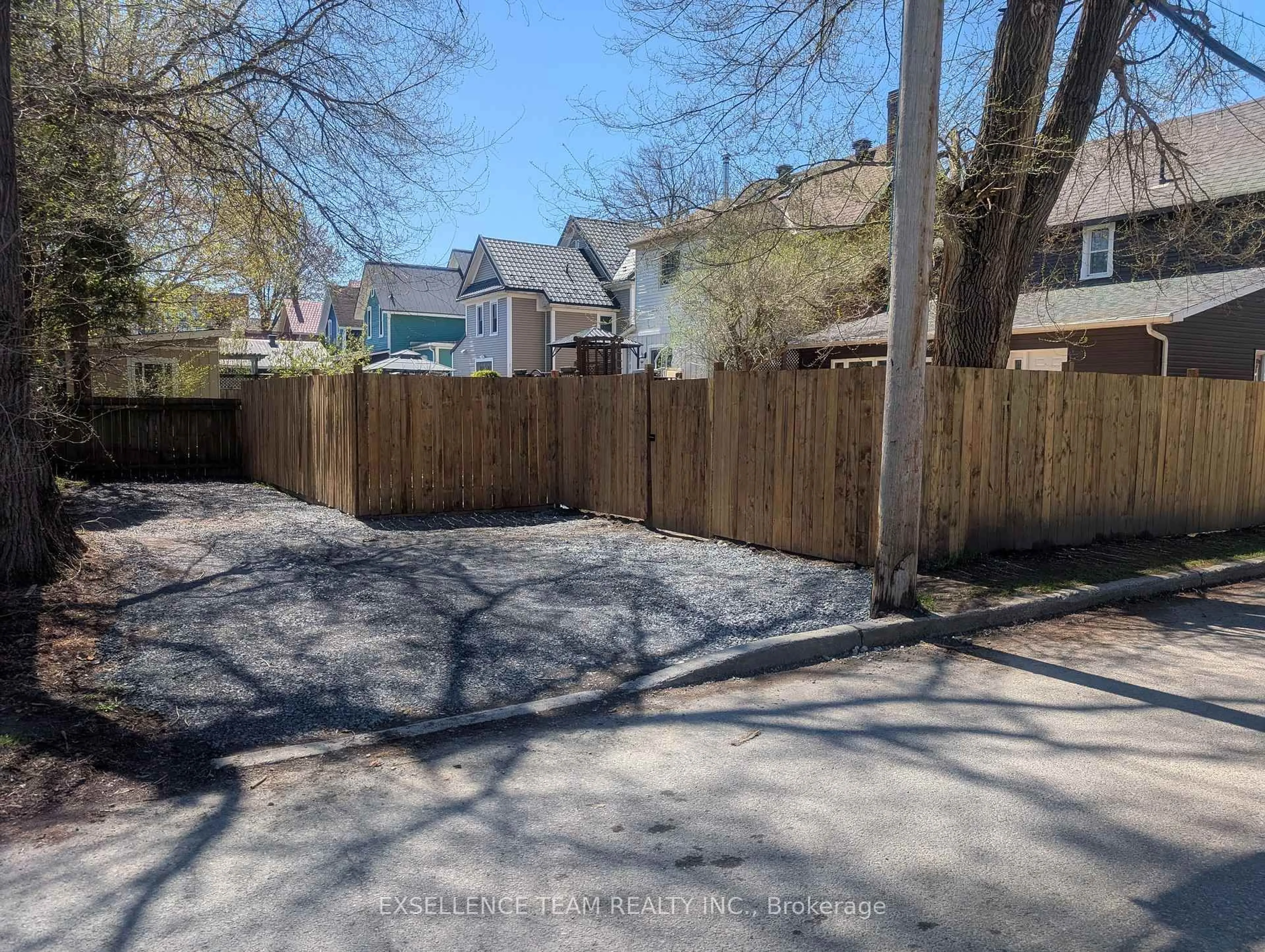A pic from outside/outdoor area/front of a property/back of a property/a pic from drone, street for 241 Sydney St, Cornwall Ontario K6H 3R3