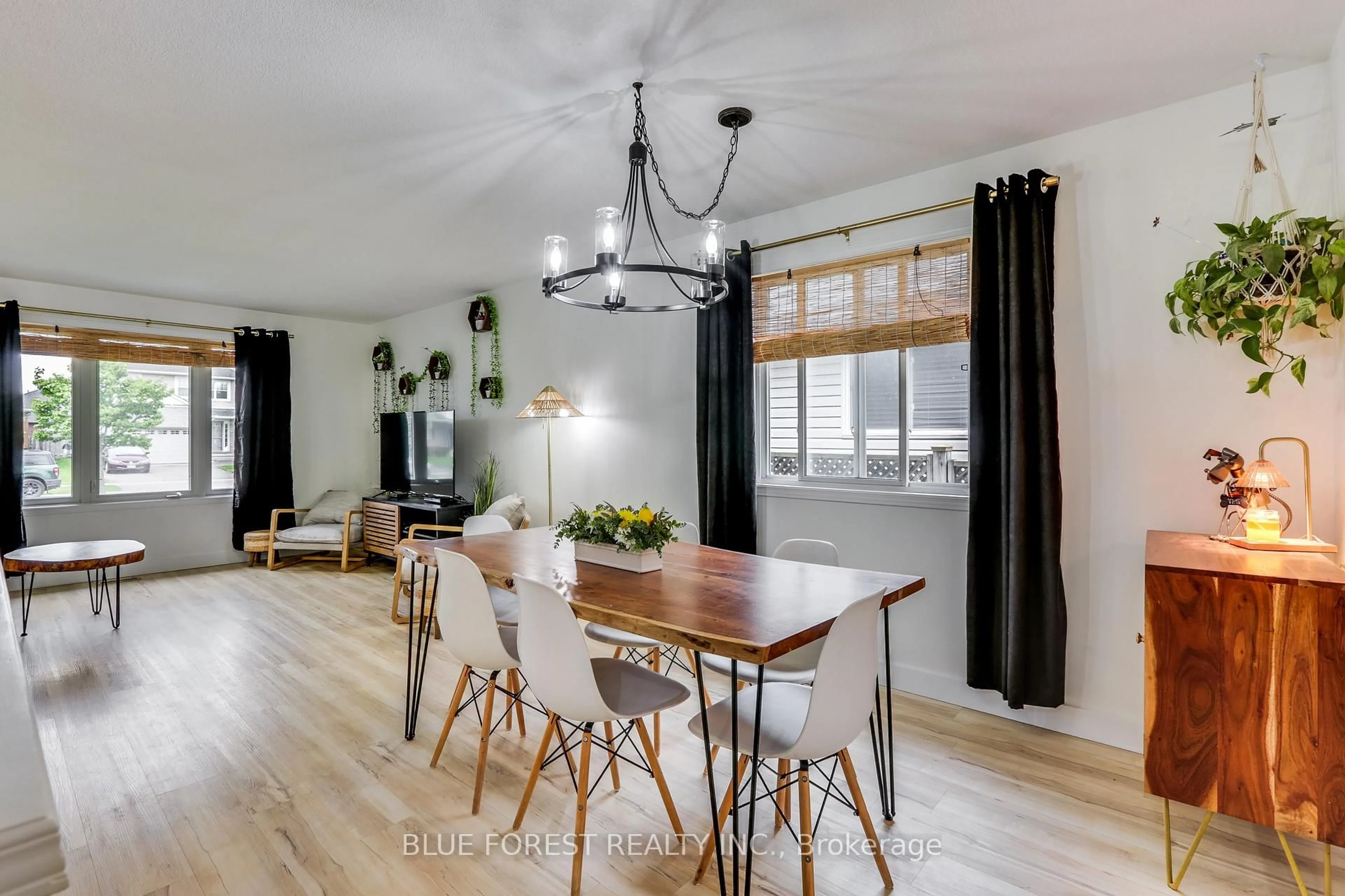 Dining room, wood/laminate floor for 3 Meadowvale Dr, St. Thomas Ontario N5P 4P1