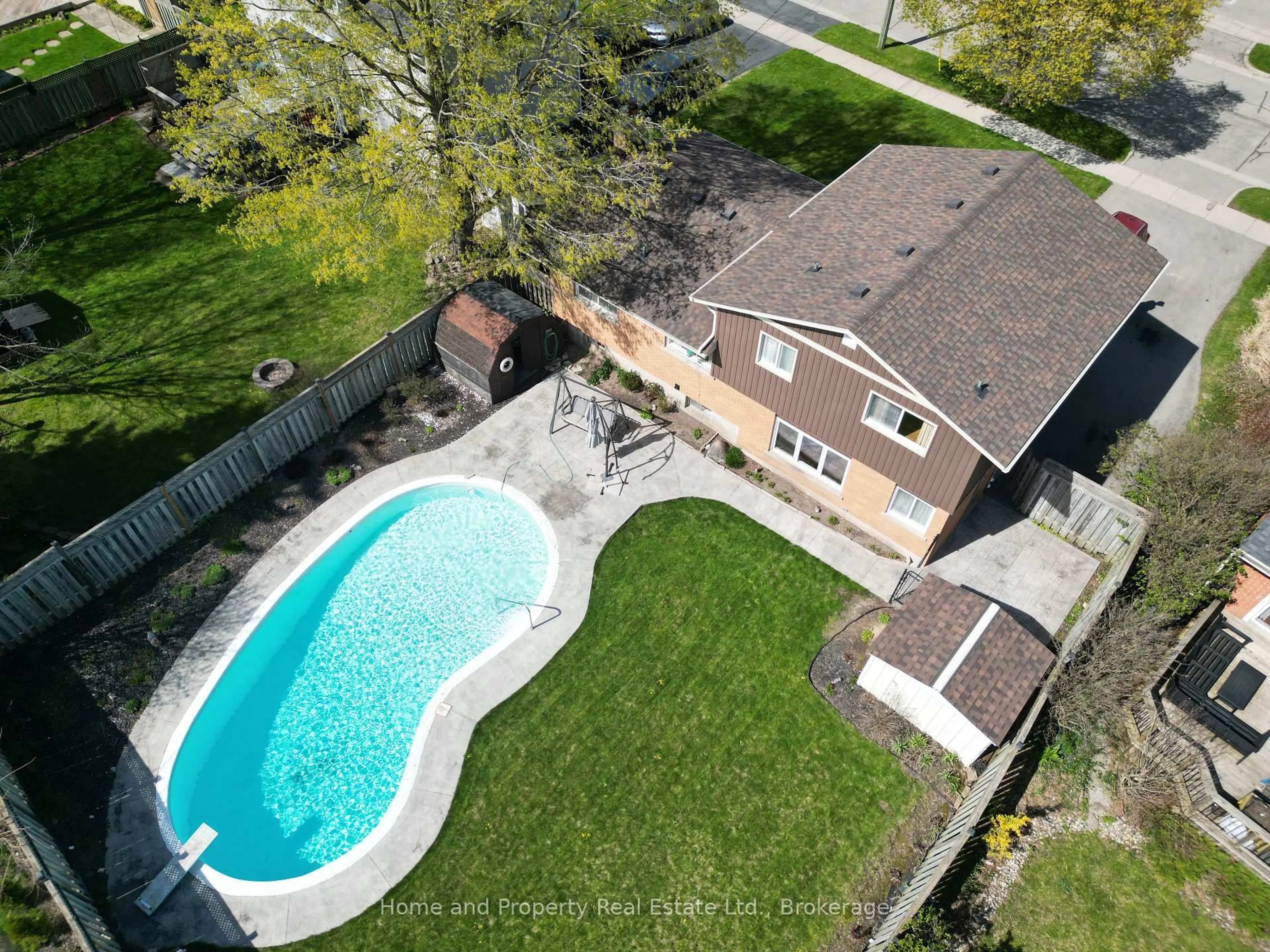 A pic from outside/outdoor area/front of a property/back of a property/a pic from drone, street for 76 Cloverdale Cres, Kitchener Ontario N2M 4X2